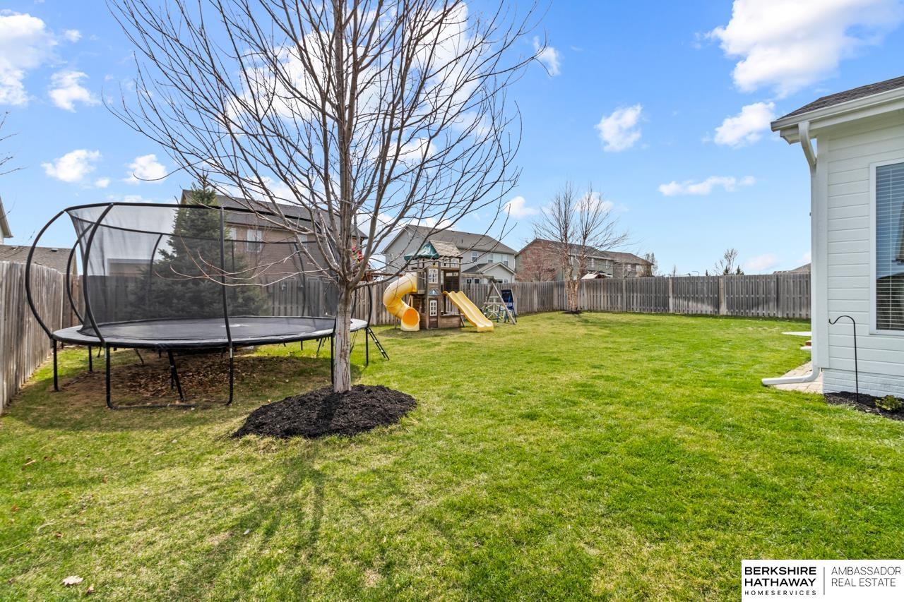 Bennington, Nebraska 68007, United States, 5 Bedrooms Bedrooms, ,3 BathroomsBathrooms,Residential,Pending,116622