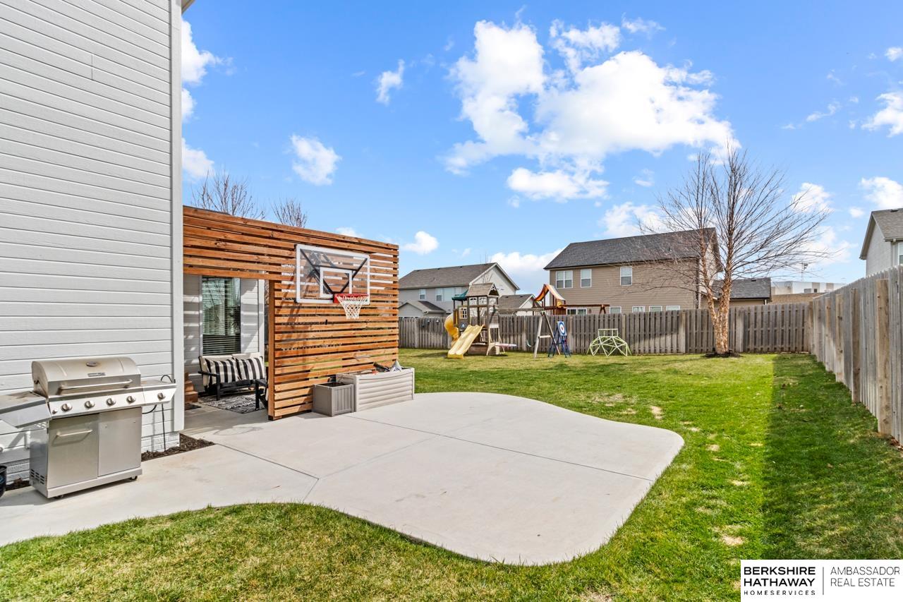 Bennington, Nebraska 68007, United States, 5 Bedrooms Bedrooms, ,3 BathroomsBathrooms,Residential,Pending,116622