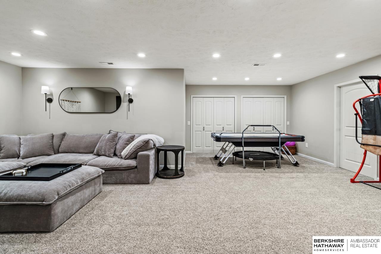 Bennington, Nebraska 68007, United States, 5 Bedrooms Bedrooms, ,3 BathroomsBathrooms,Residential,Pending,116622