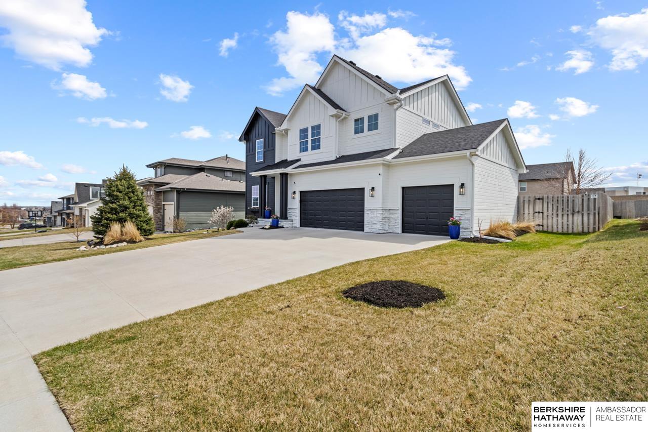 Bennington, Nebraska 68007, United States, 5 Bedrooms Bedrooms, ,3 BathroomsBathrooms,Residential,Pending,116622