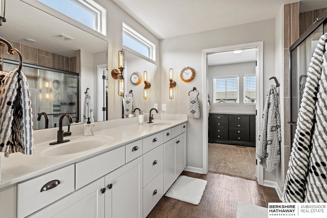 Bennington, Nebraska 68007, United States, 5 Bedrooms Bedrooms, ,3 BathroomsBathrooms,Residential,Pending,116622