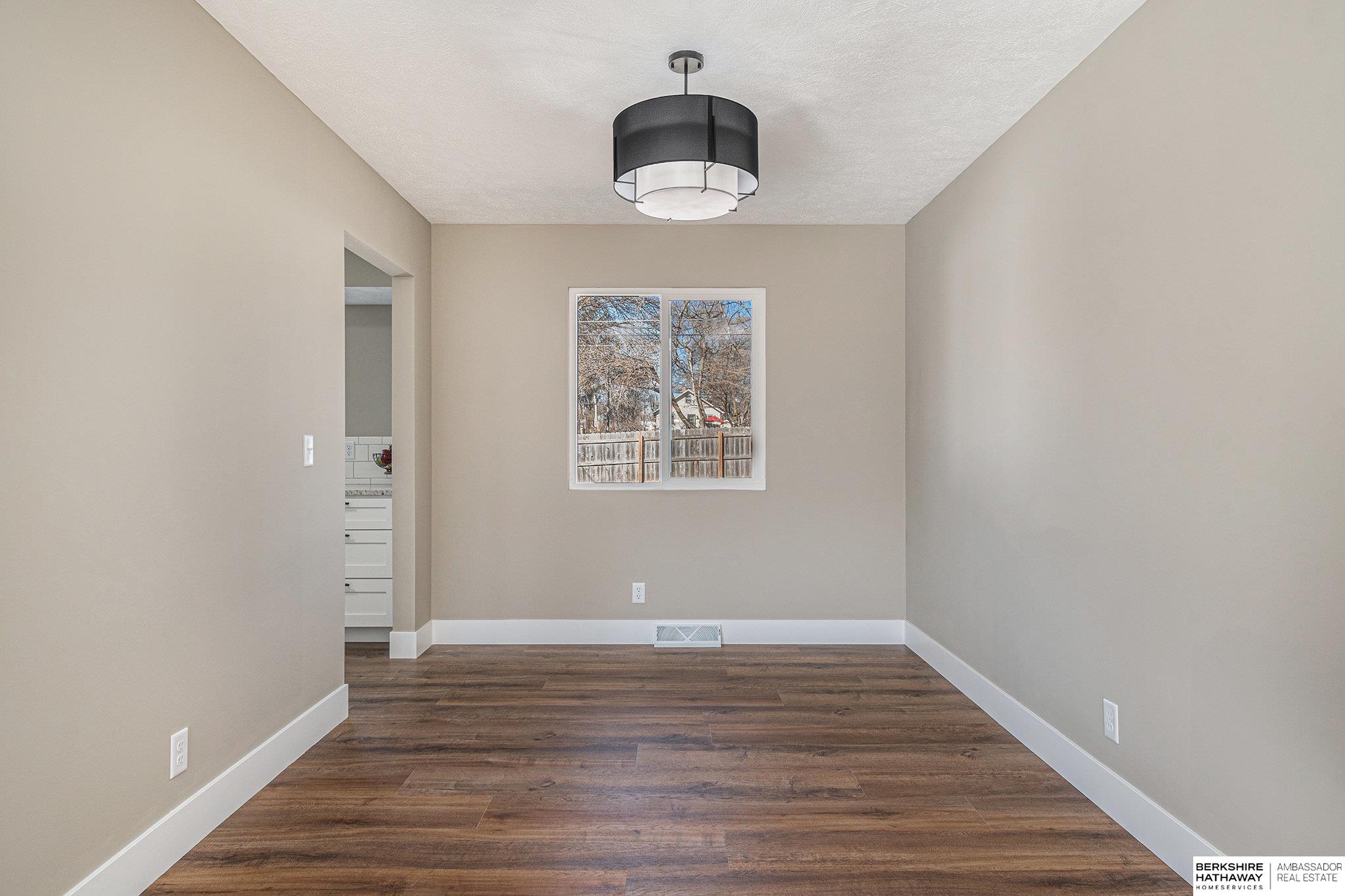 Bellevue, Nebraska 68147, United States, 3 Bedrooms Bedrooms, ,3 BathroomsBathrooms,Residential,Pending,88202