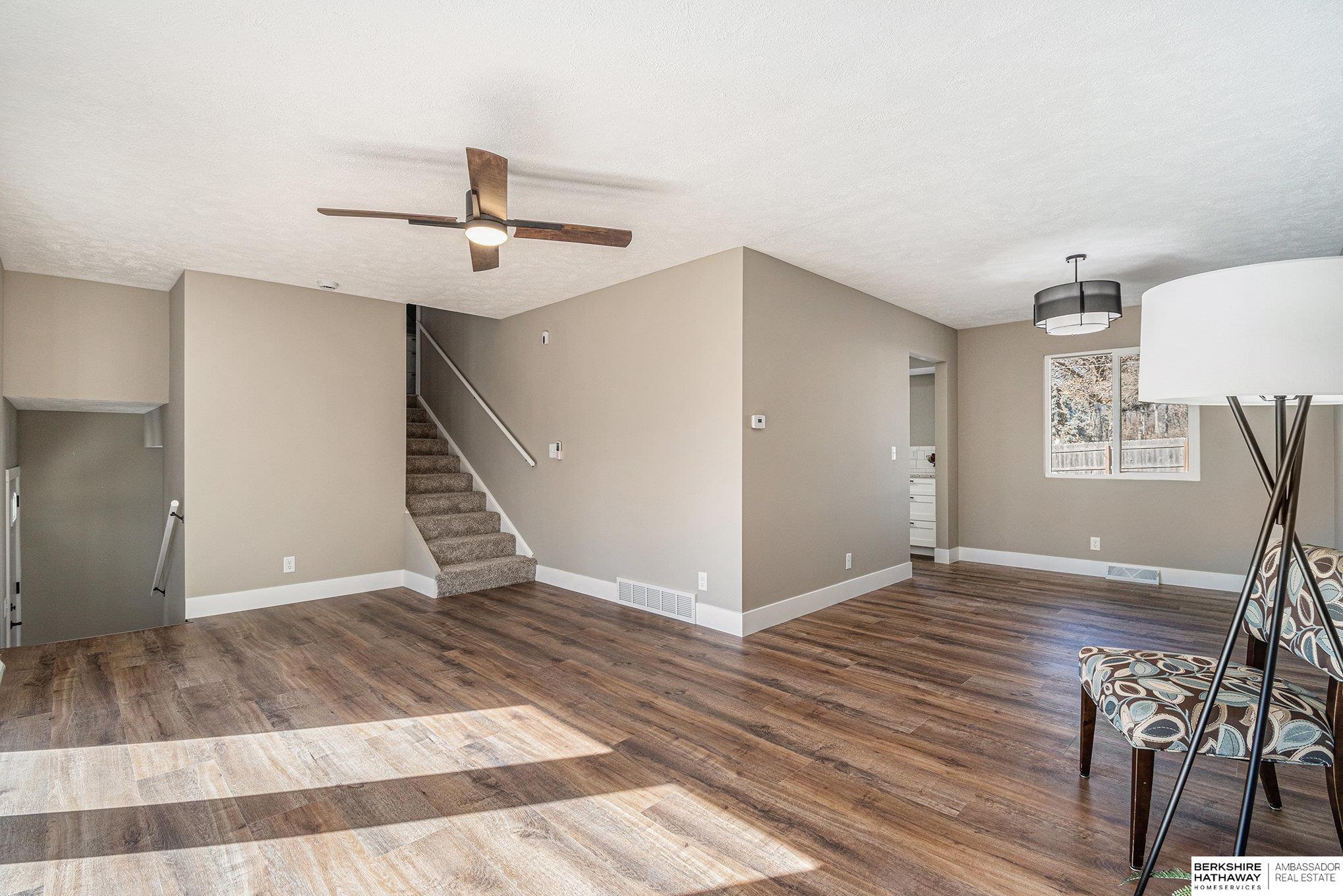 Bellevue, Nebraska 68147, United States, 3 Bedrooms Bedrooms, ,3 BathroomsBathrooms,Residential,Pending,88202