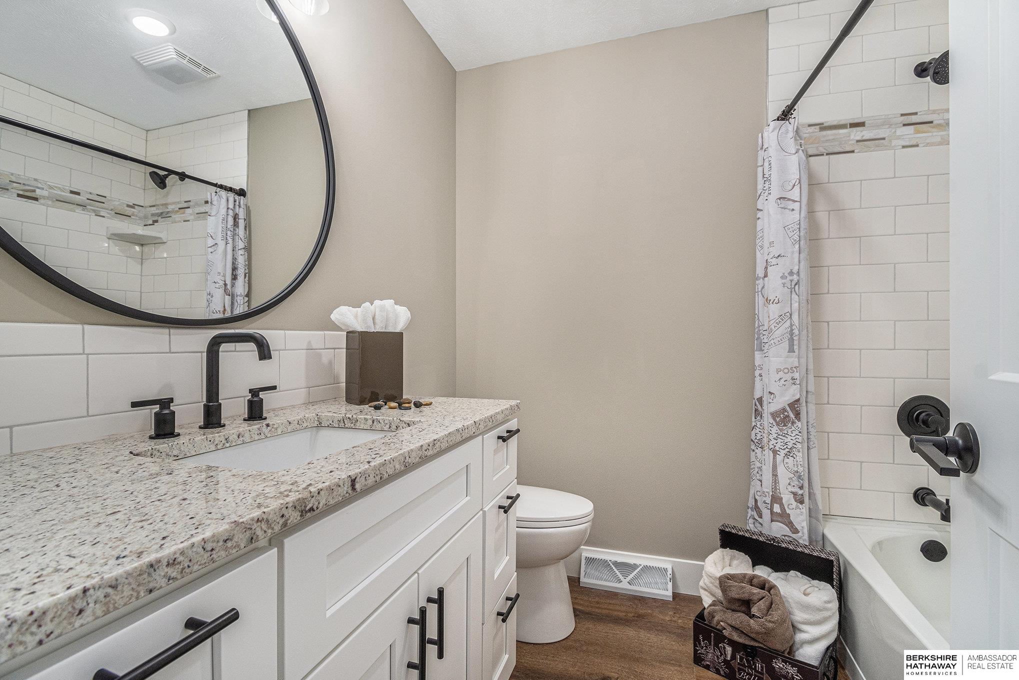 Bellevue, Nebraska 68147, United States, 3 Bedrooms Bedrooms, ,3 BathroomsBathrooms,Residential,Pending,88202