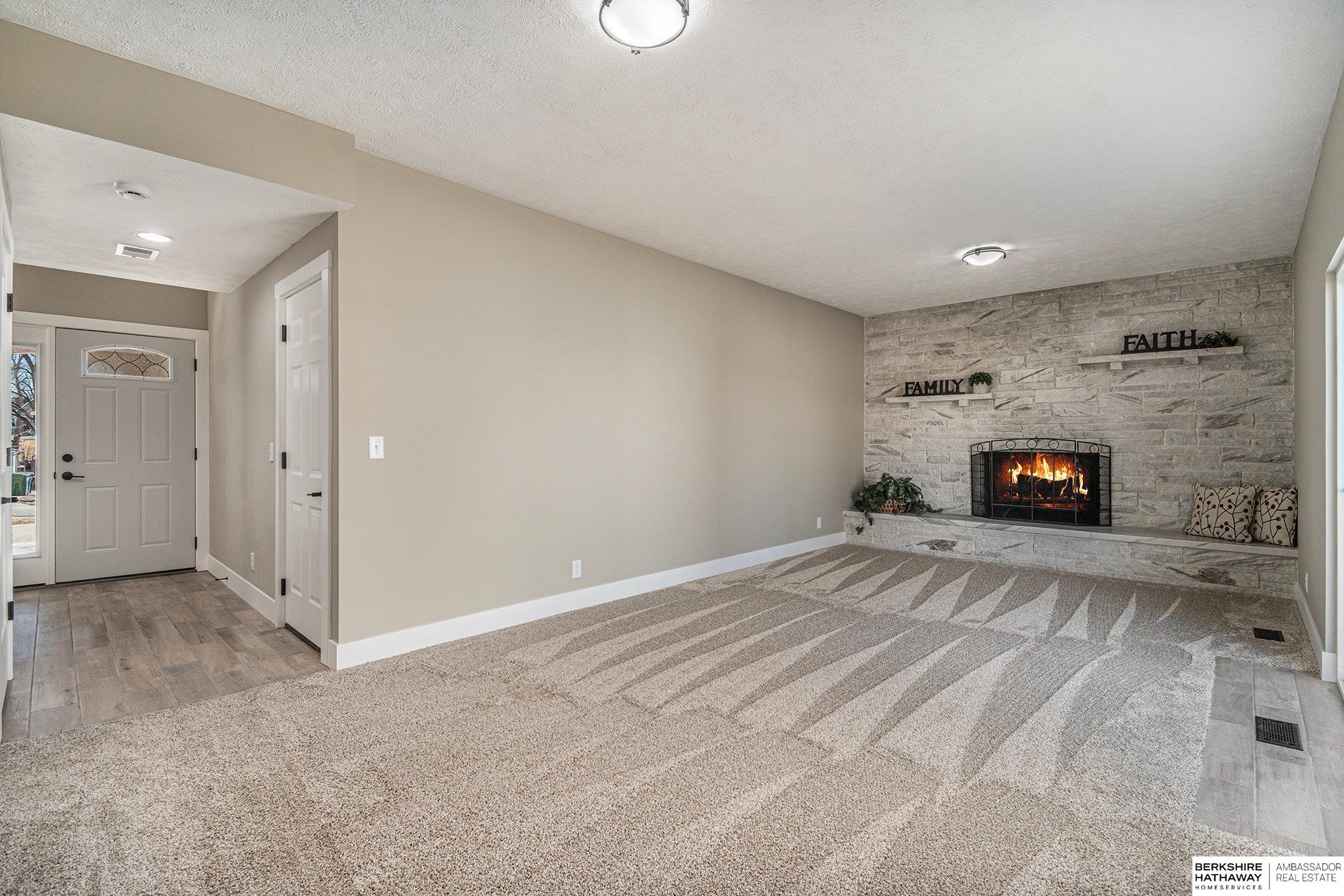 Bellevue, Nebraska 68147, United States, 3 Bedrooms Bedrooms, ,3 BathroomsBathrooms,Residential,Pending,88202