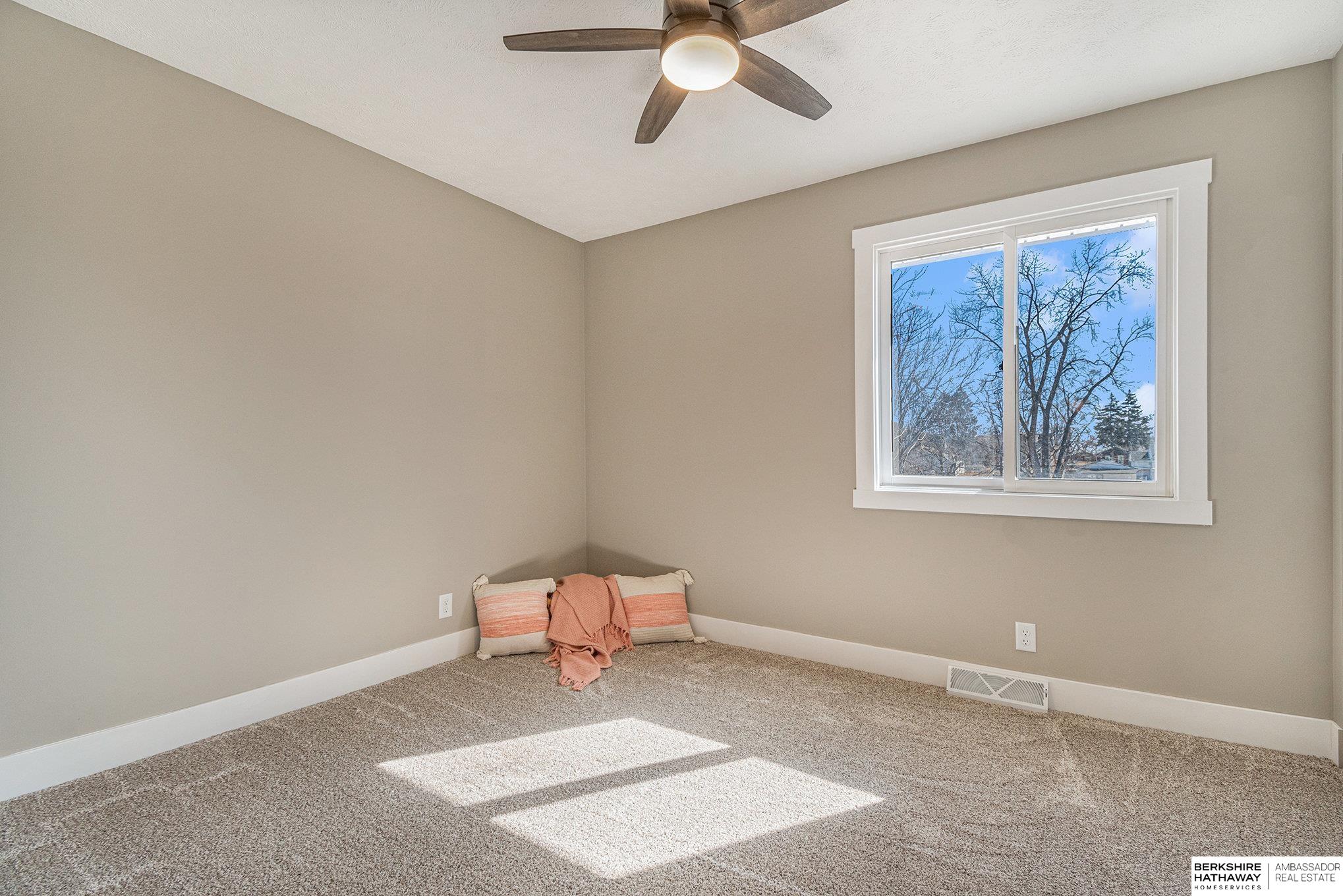 Bellevue, Nebraska 68147, United States, 3 Bedrooms Bedrooms, ,3 BathroomsBathrooms,Residential,Pending,88202