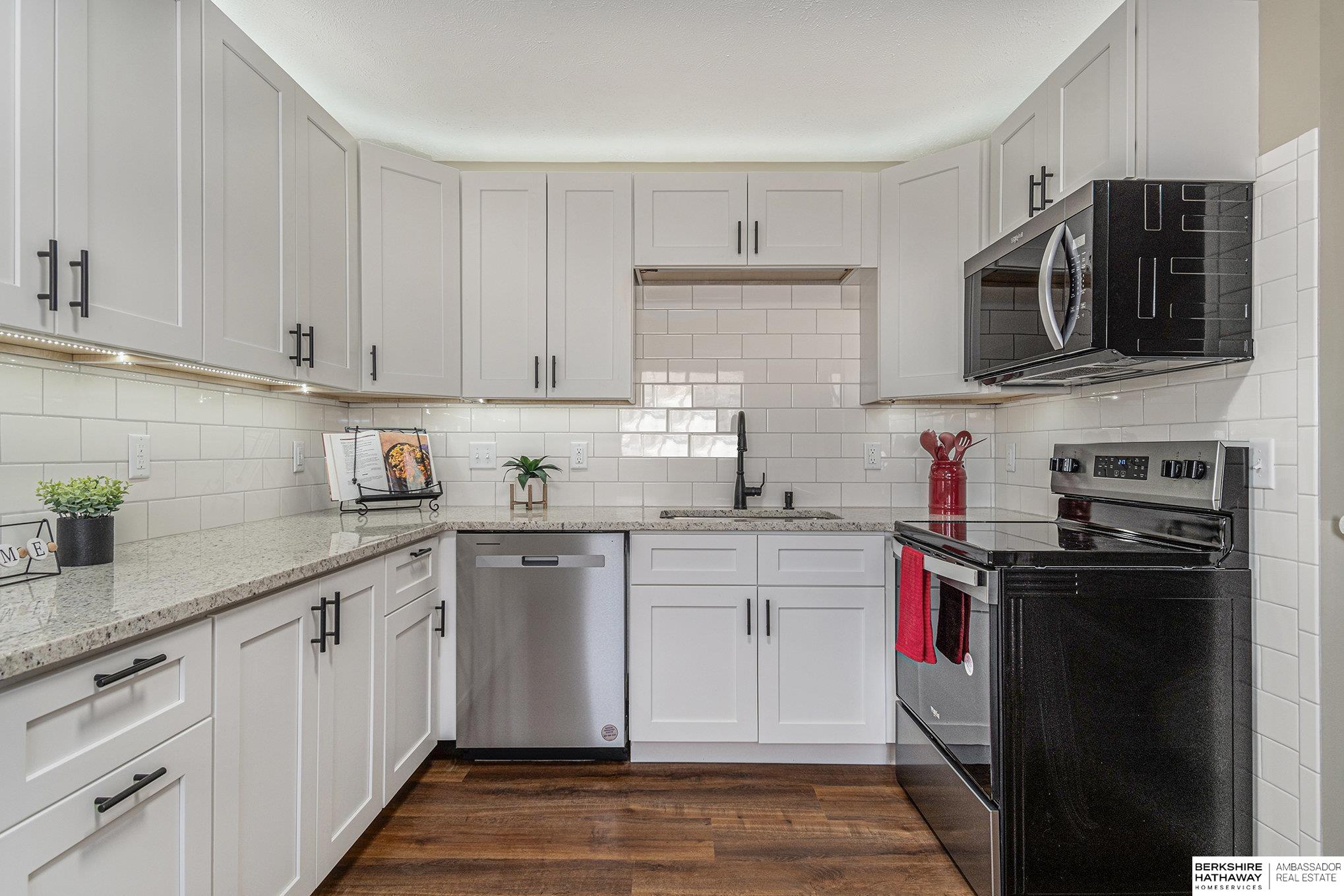 Bellevue, Nebraska 68147, United States, 3 Bedrooms Bedrooms, ,3 BathroomsBathrooms,Residential,Pending,88202