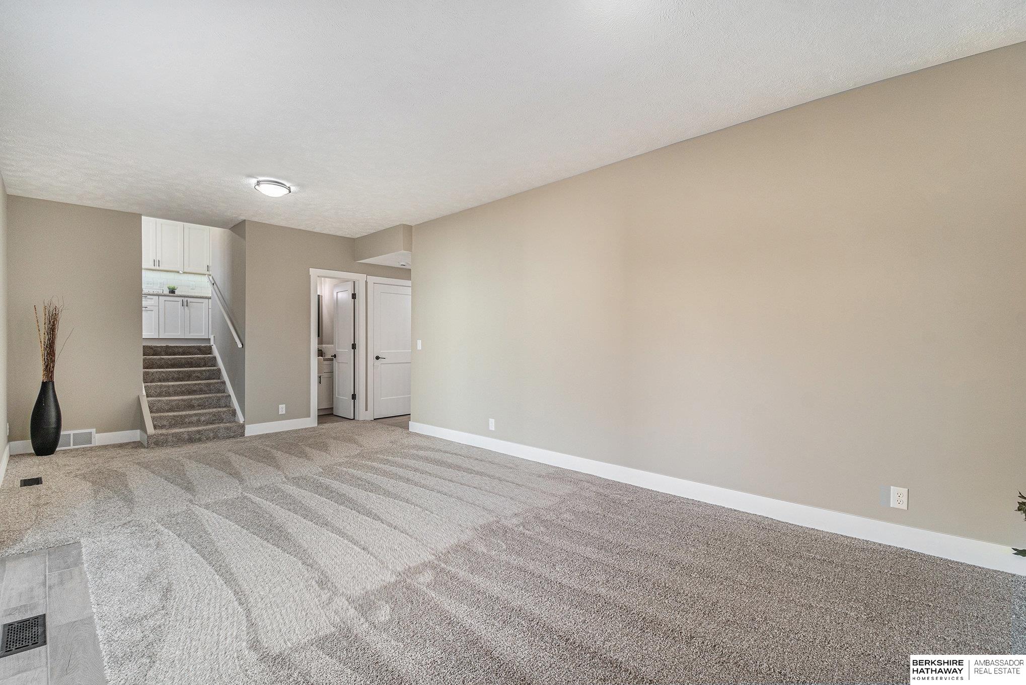 Bellevue, Nebraska 68147, United States, 3 Bedrooms Bedrooms, ,3 BathroomsBathrooms,Residential,Pending,88202