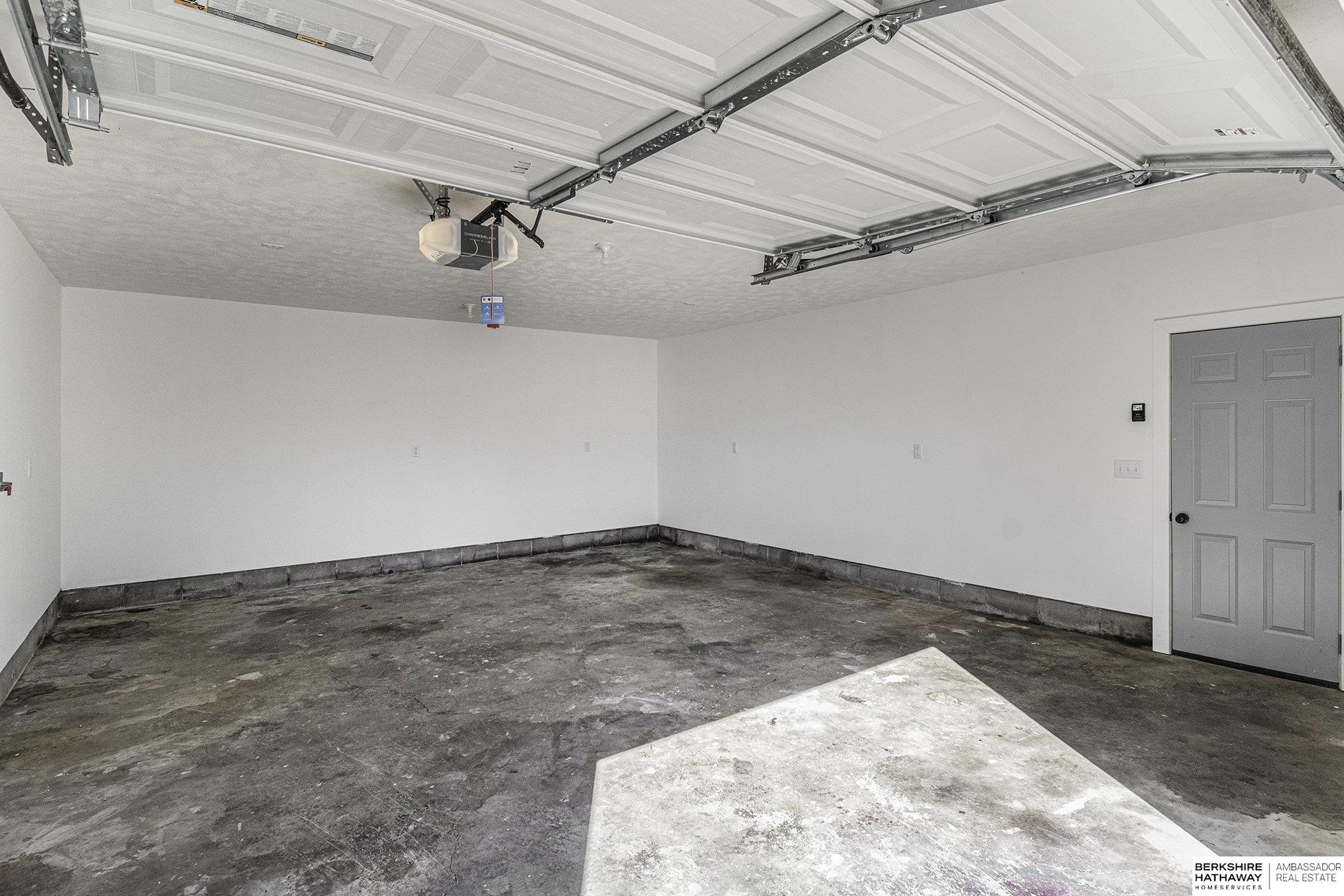 Bellevue, Nebraska 68147, United States, 3 Bedrooms Bedrooms, ,3 BathroomsBathrooms,Residential,Pending,88202