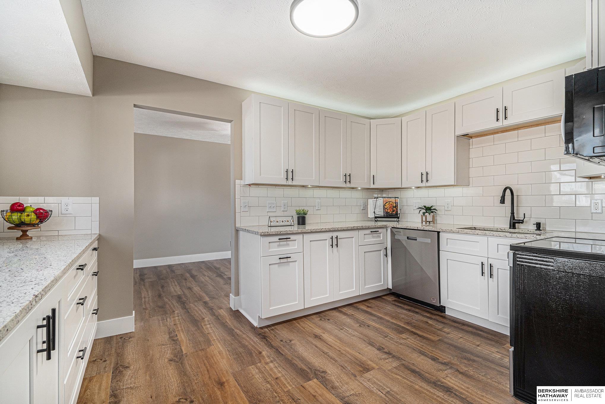 Bellevue, Nebraska 68147, United States, 3 Bedrooms Bedrooms, ,3 BathroomsBathrooms,Residential,Pending,88202