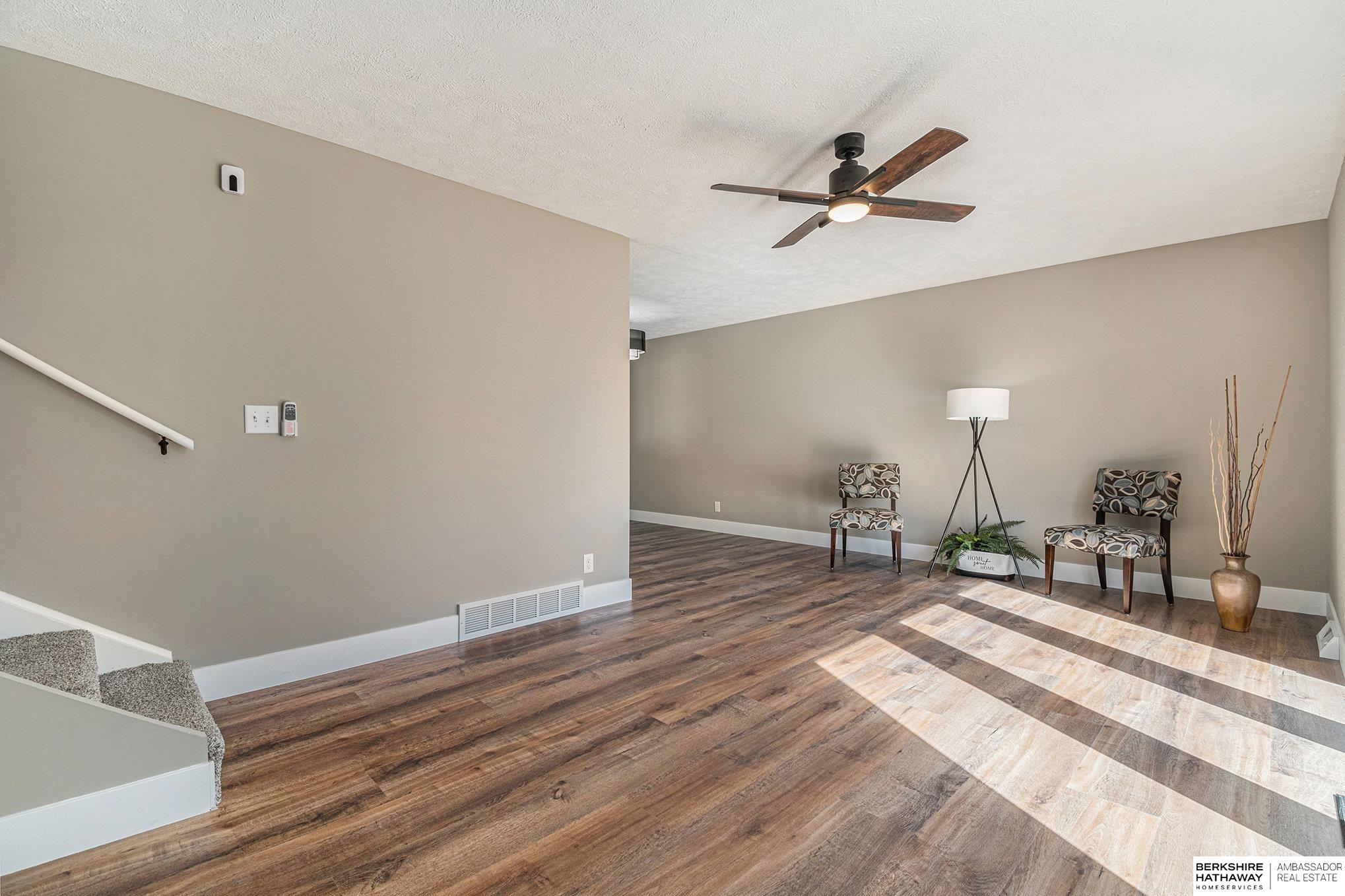 Bellevue, Nebraska 68147, United States, 3 Bedrooms Bedrooms, ,3 BathroomsBathrooms,Residential,Pending,88202