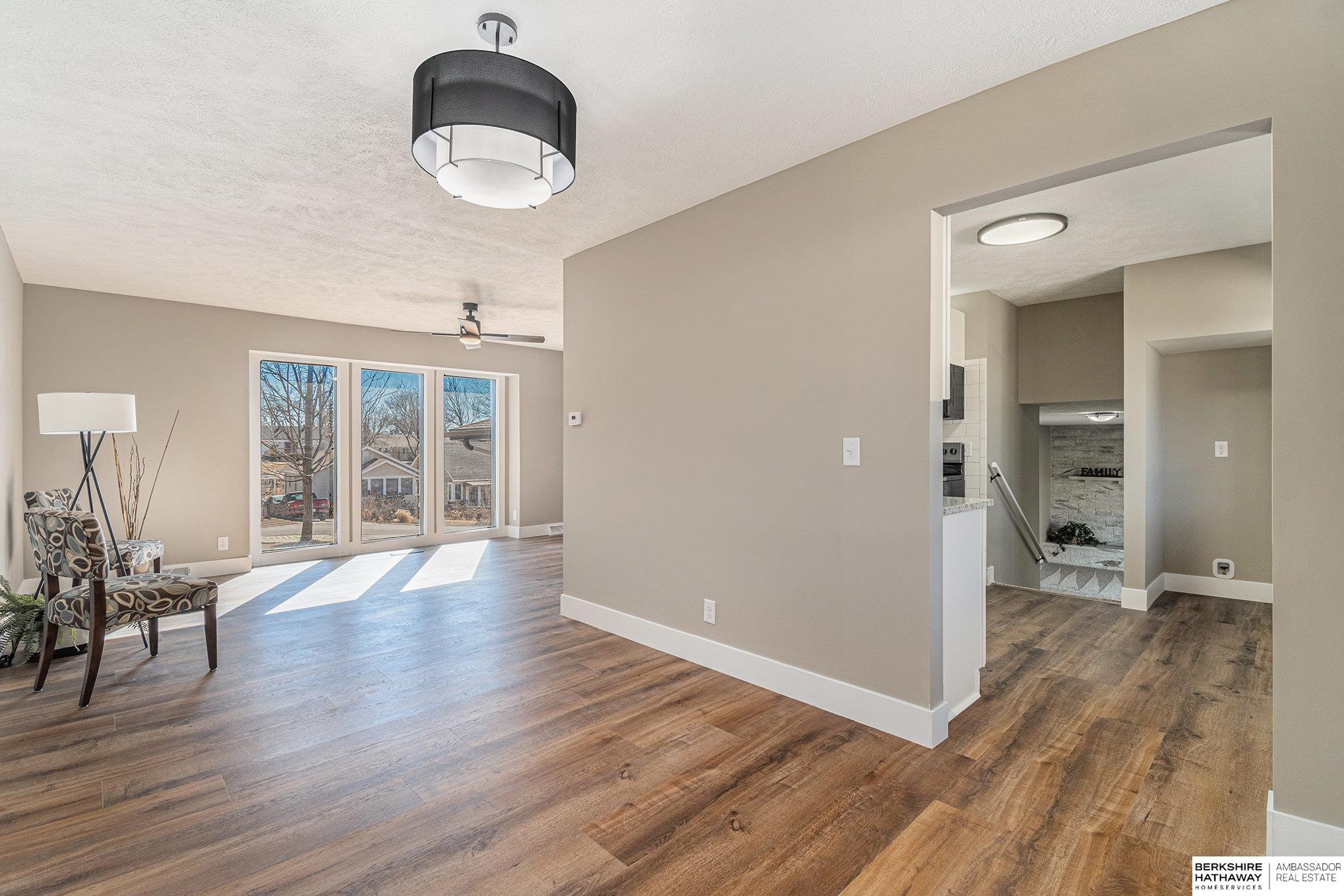 Bellevue, Nebraska 68147, United States, 3 Bedrooms Bedrooms, ,3 BathroomsBathrooms,Residential,Pending,88202