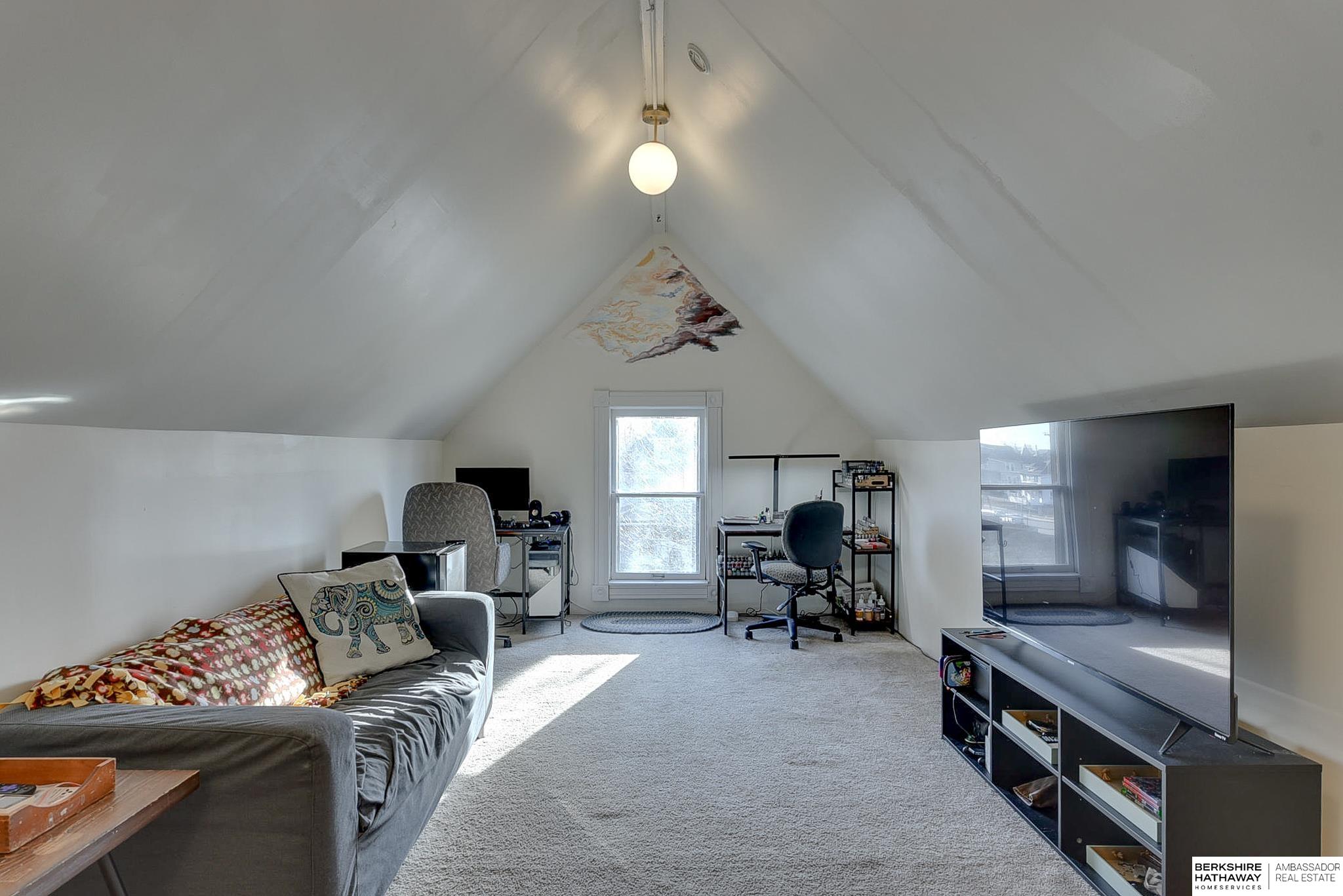 Omaha, Nebraska 68105, United States, 5 Bedrooms Bedrooms, ,2 BathroomsBathrooms,Residential,Active,88619