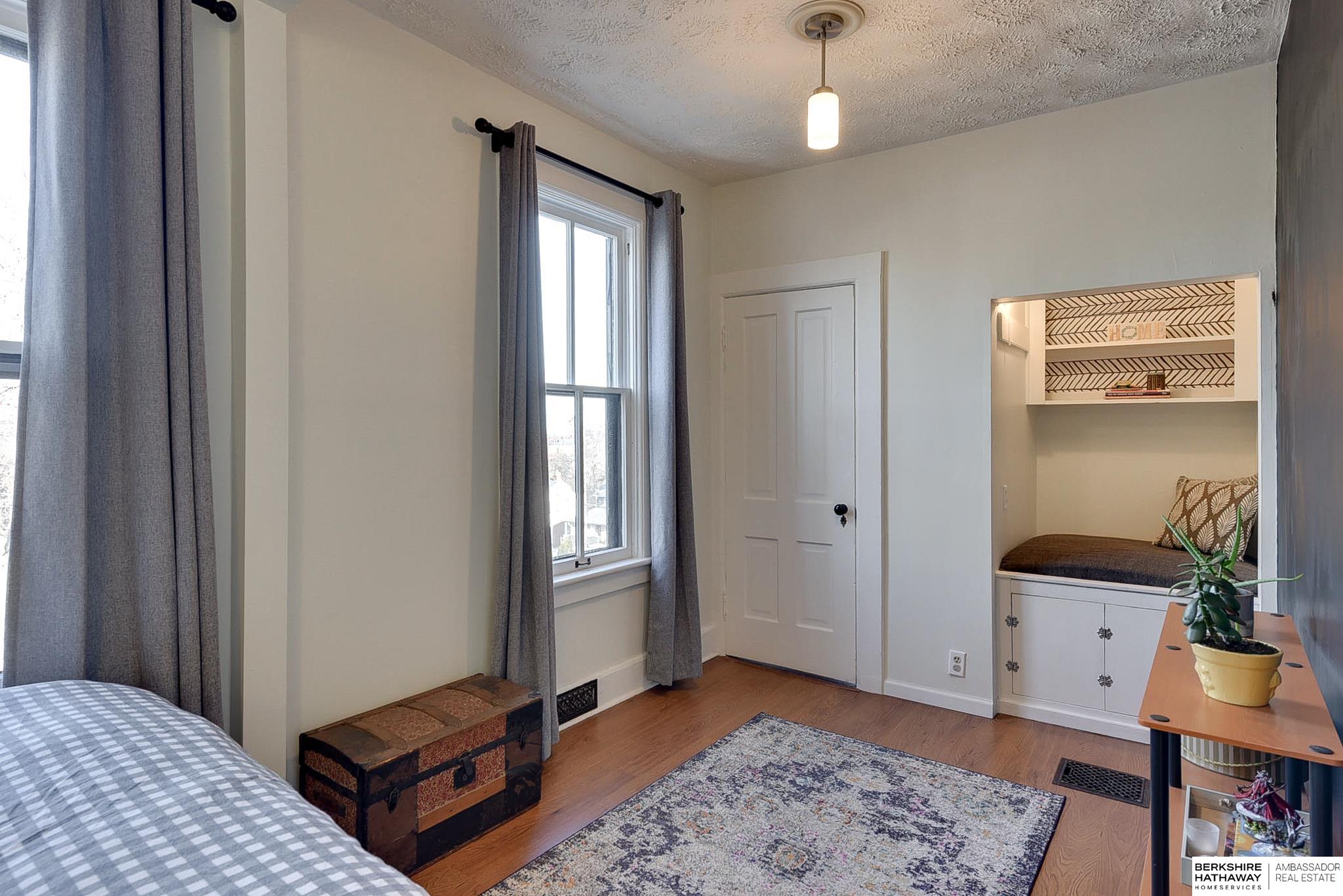 Omaha, Nebraska 68105, United States, 5 Bedrooms Bedrooms, ,2 BathroomsBathrooms,Residential,Active,88619