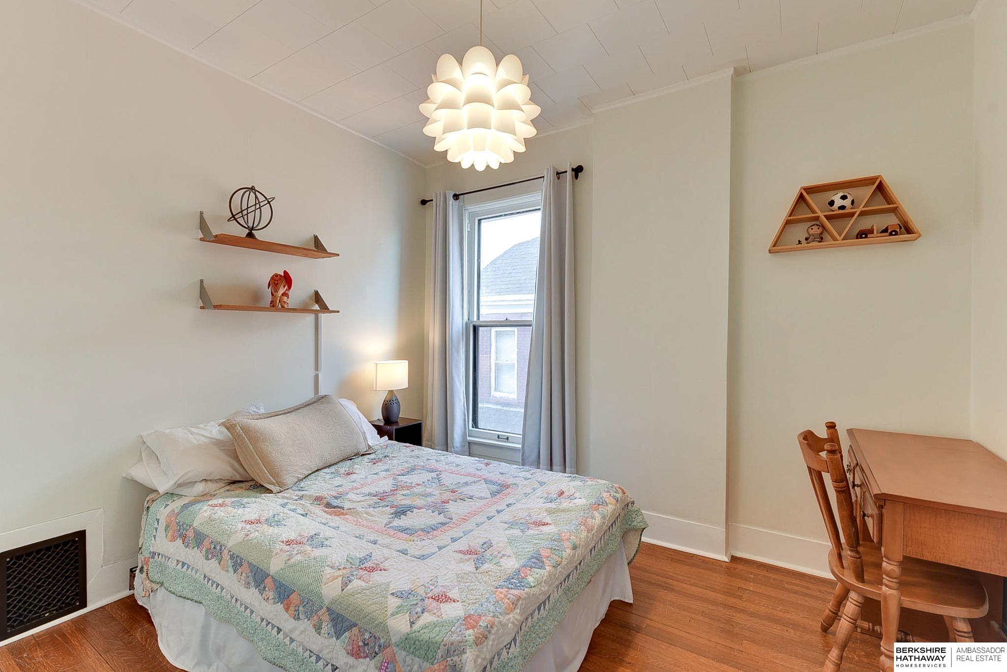 Omaha, Nebraska 68105, United States, 5 Bedrooms Bedrooms, ,2 BathroomsBathrooms,Residential,Active,88619