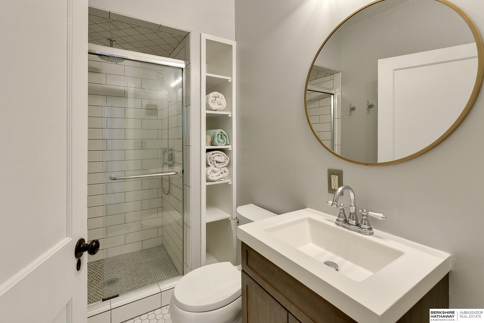 Omaha, Nebraska 68105, United States, 5 Bedrooms Bedrooms, ,2 BathroomsBathrooms,Residential,Active,88619