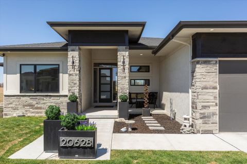 MLS: 22508984