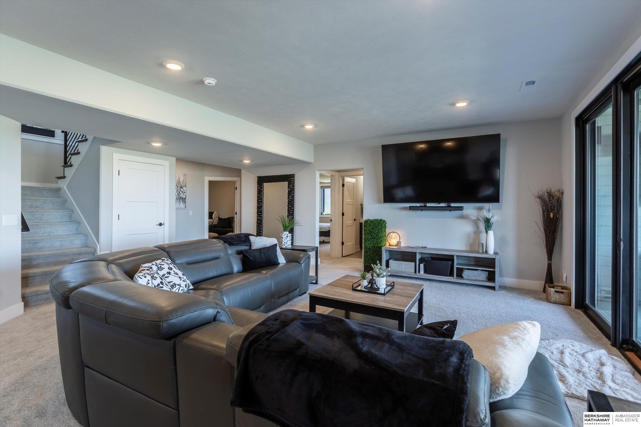 Gretna, Nebraska 68028, United States, 4 Bedrooms Bedrooms, ,3 BathroomsBathrooms,Residential,Pending,105302