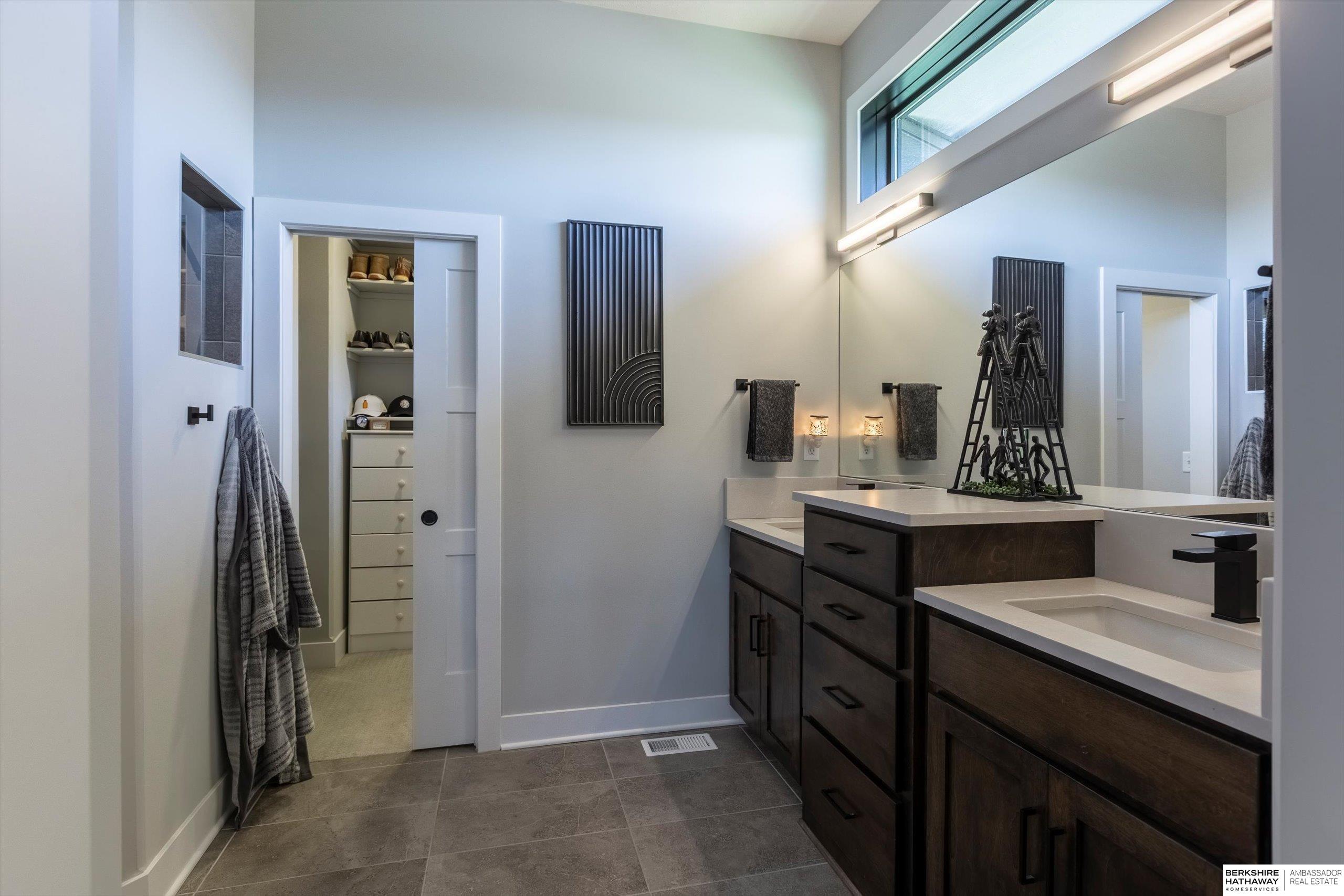 Gretna, Nebraska 68028, United States, 4 Bedrooms Bedrooms, ,3 BathroomsBathrooms,Residential,Pending,105302