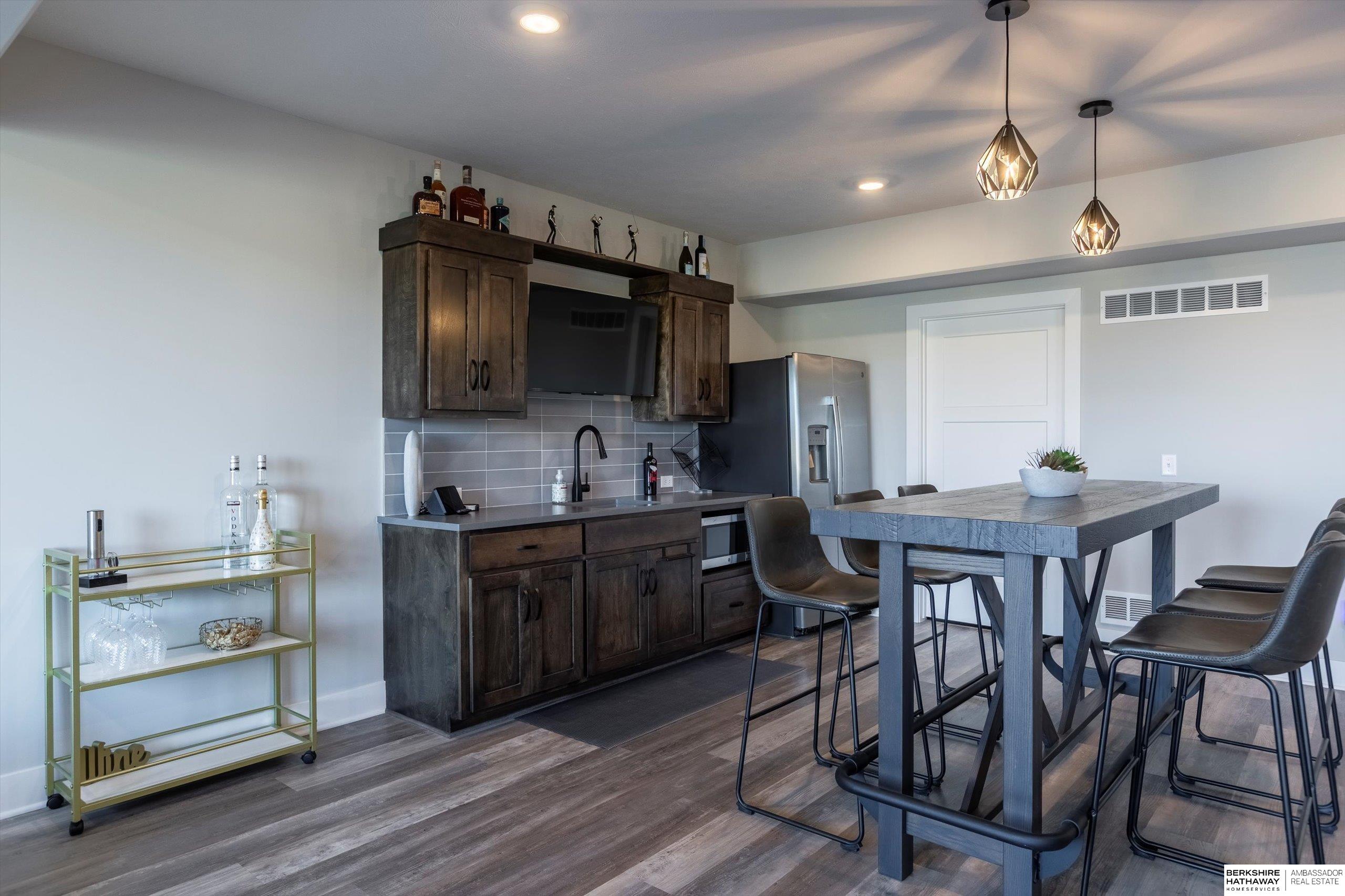 Gretna, Nebraska 68028, United States, 4 Bedrooms Bedrooms, ,3 BathroomsBathrooms,Residential,Pending,105302