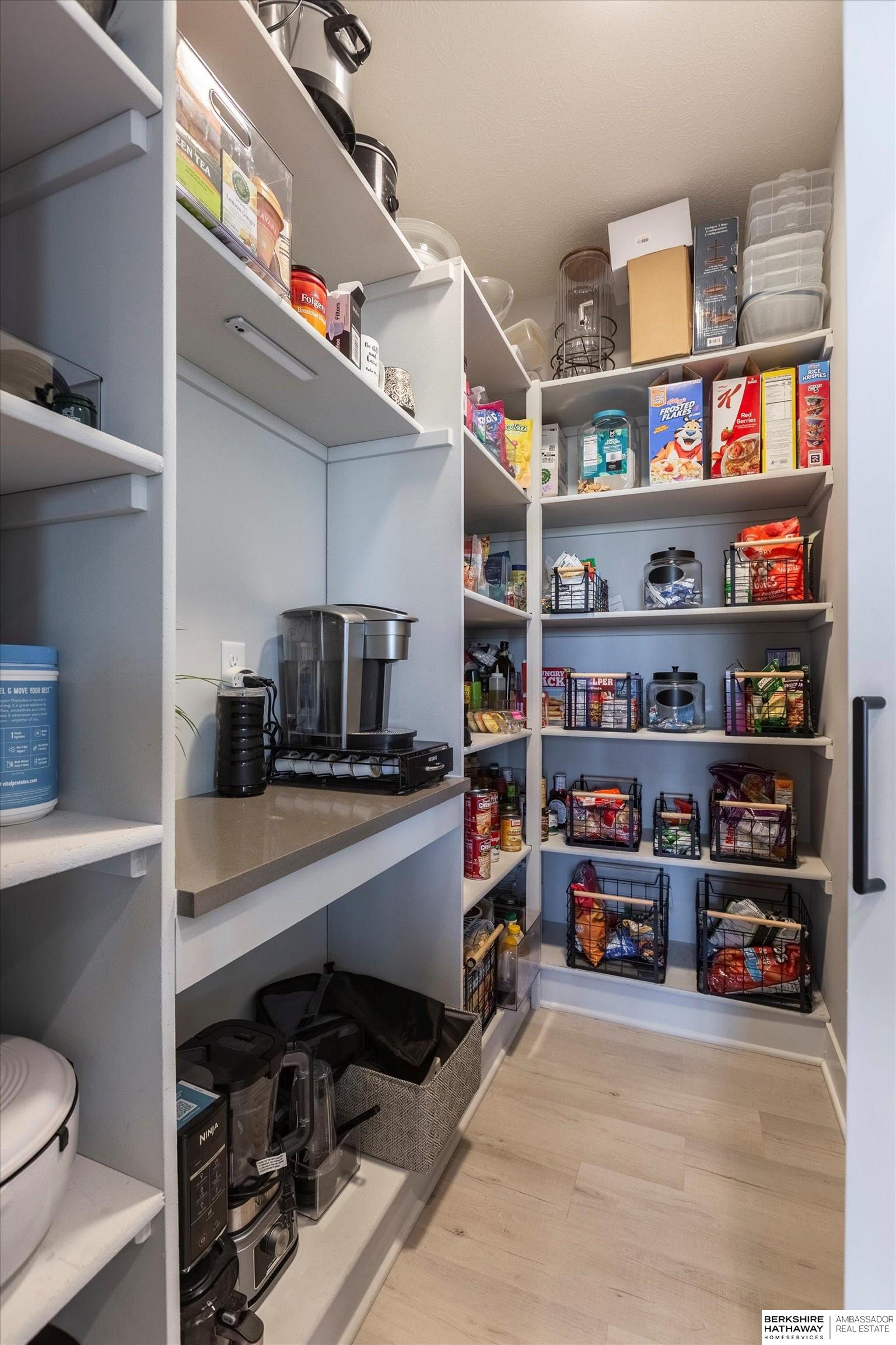 Gretna, Nebraska 68028, United States, 4 Bedrooms Bedrooms, ,3 BathroomsBathrooms,Residential,Pending,105302