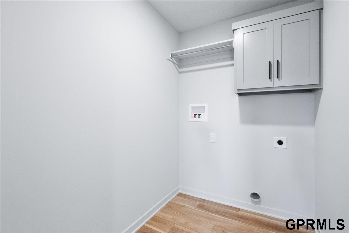 Bennington, Nebraska 68007, United States, 4 Bedrooms Bedrooms, ,3 BathroomsBathrooms,Residential,Active,23784