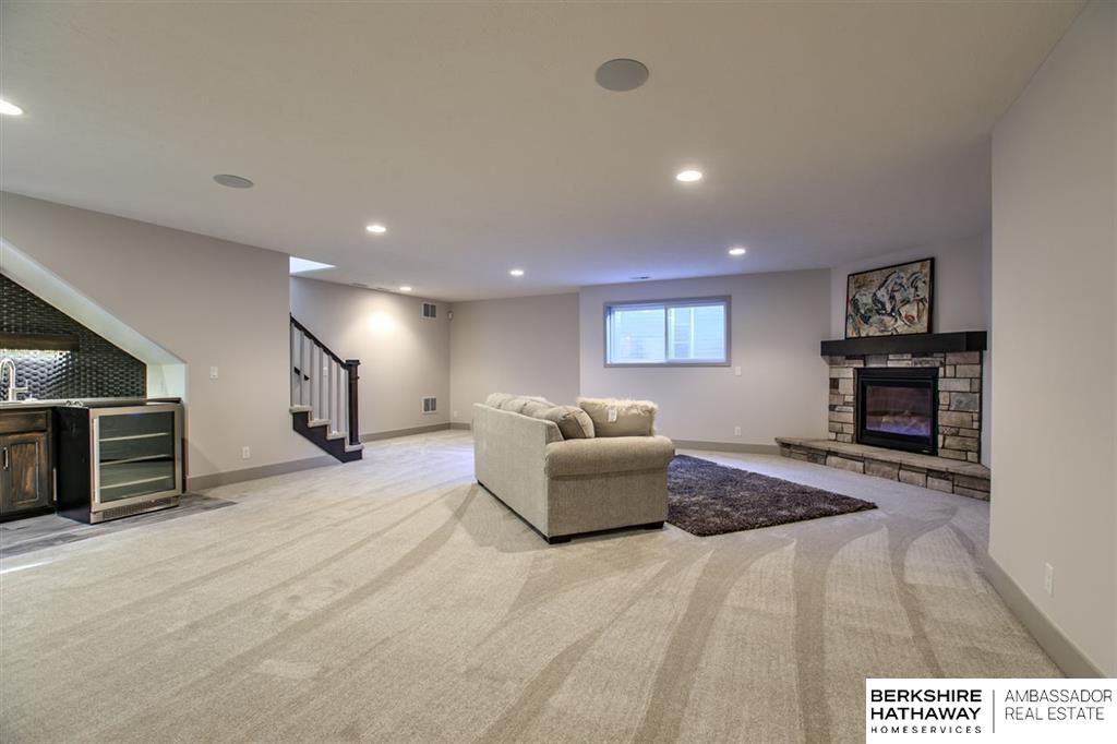 Omaha, Nebraska 68022, United States, 4 Bedrooms Bedrooms, ,3 BathroomsBathrooms,Residential,Active,56052