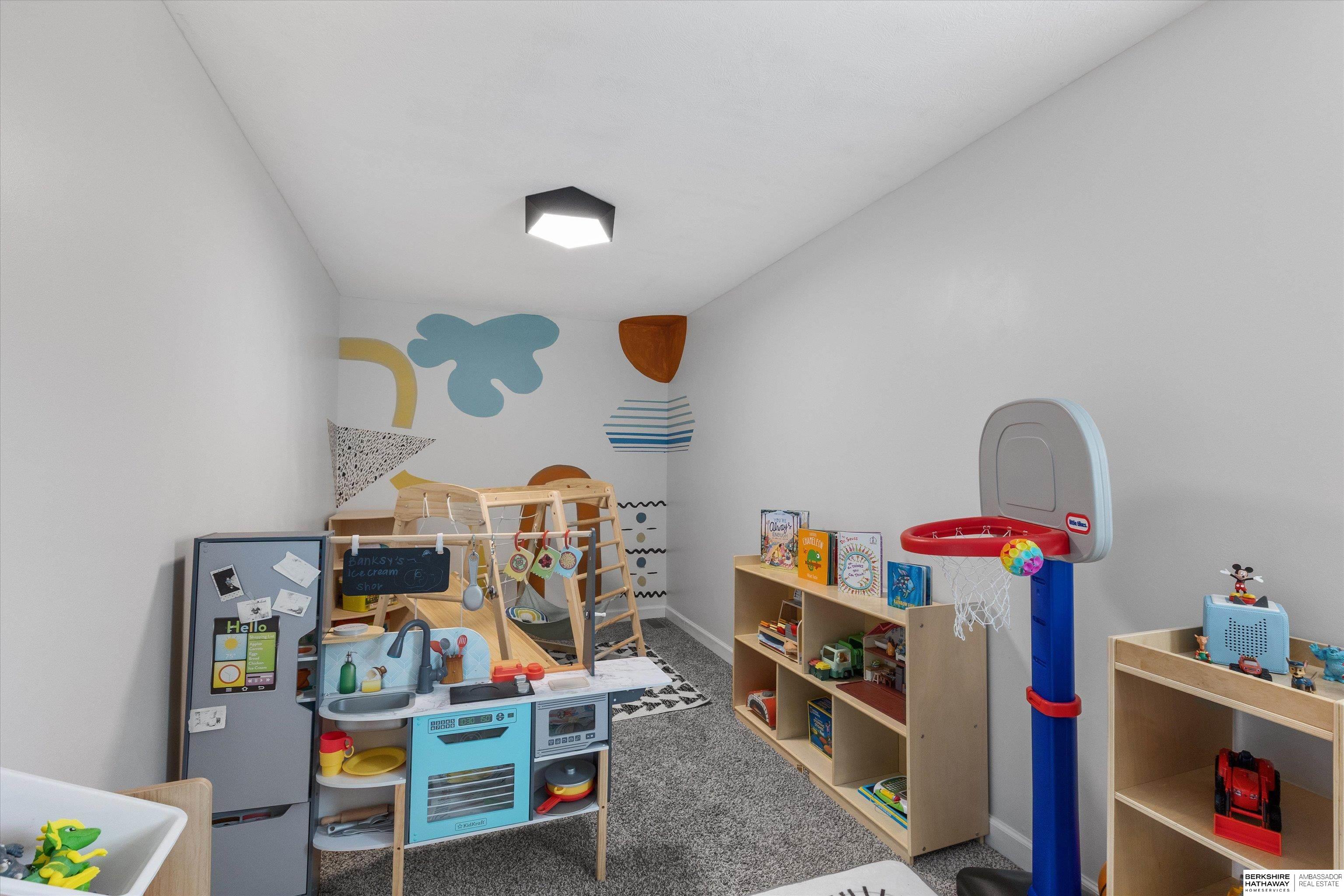 Council Bluffs, Iowa 51503, United States, 4 Bedrooms Bedrooms, ,3 BathroomsBathrooms,Residential,Active,92499