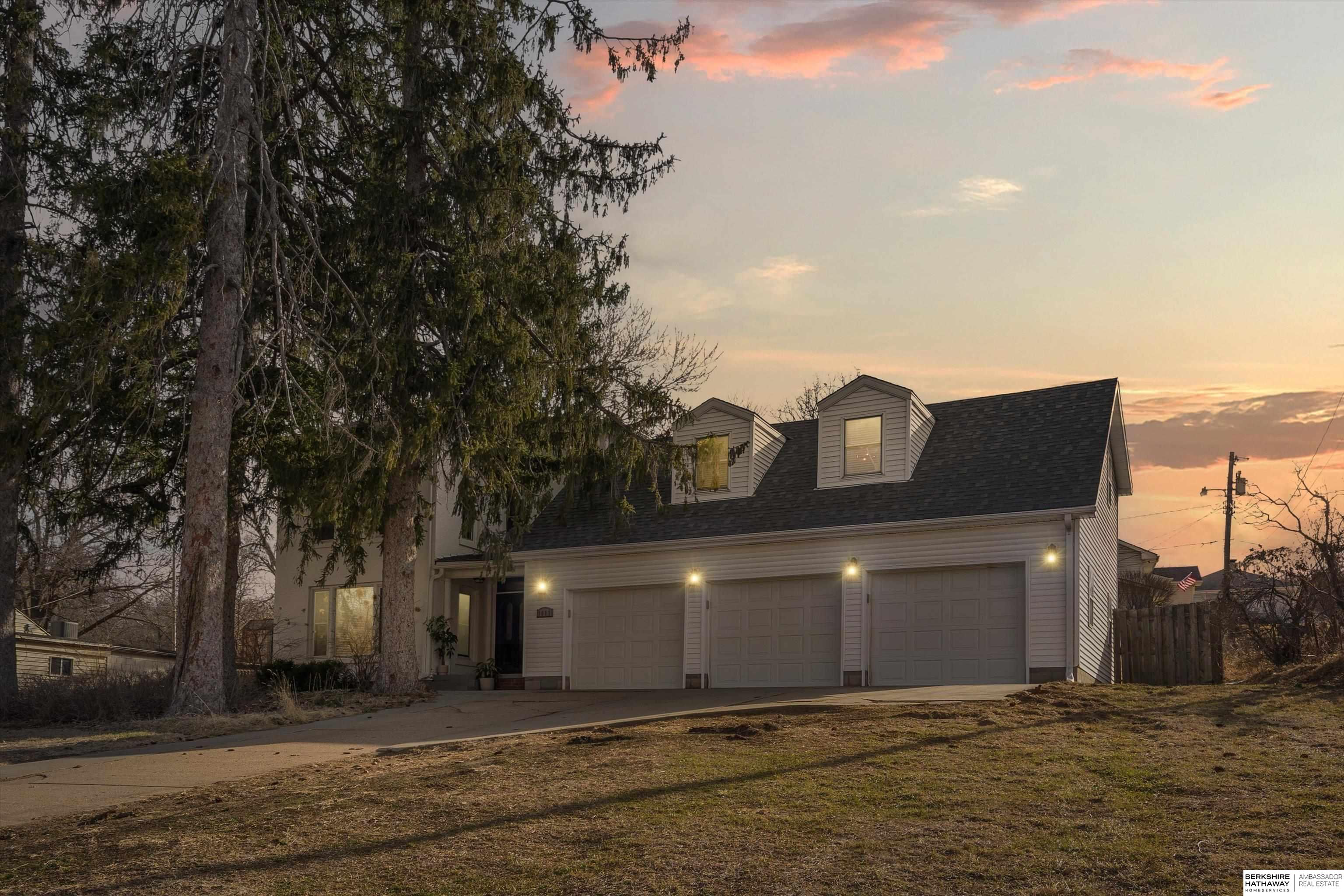 Council Bluffs, Iowa 51503, United States, 4 Bedrooms Bedrooms, ,3 BathroomsBathrooms,Residential,Active,92499