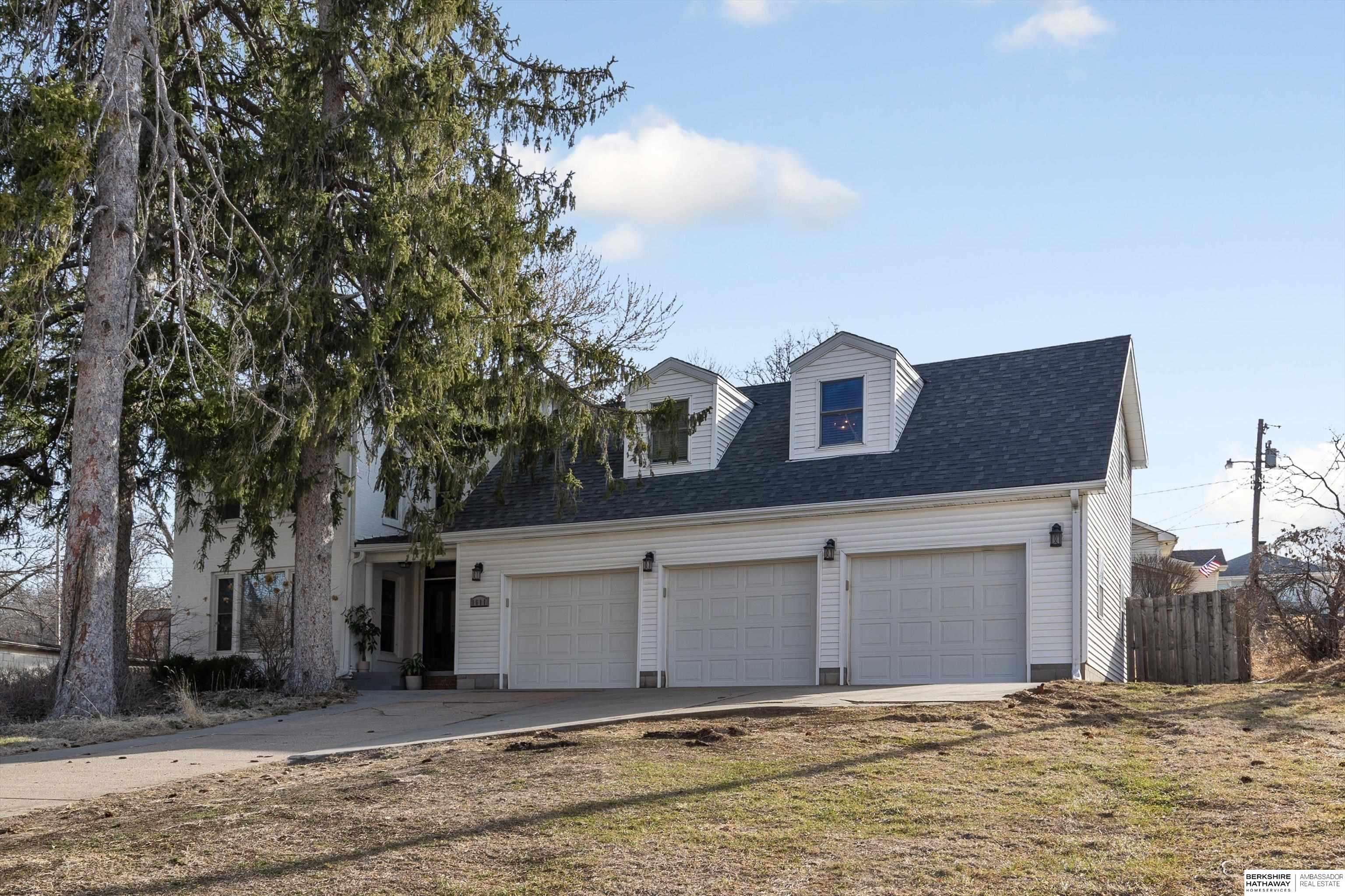 Council Bluffs, Iowa 51503, United States, 4 Bedrooms Bedrooms, ,3 BathroomsBathrooms,Residential,Active,92499