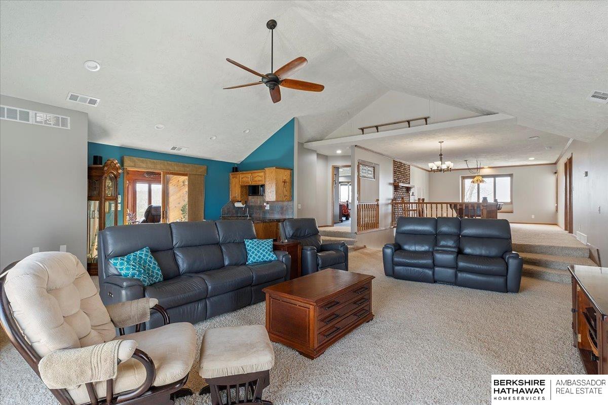 Honey Creek, Iowa 51542, United States, 4 Bedrooms Bedrooms, ,3 BathroomsBathrooms,Residential,Pending,105532