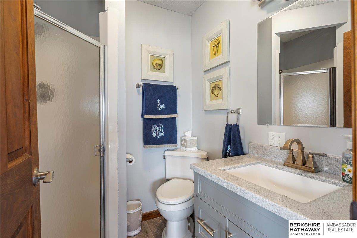 Honey Creek, Iowa 51542, United States, 4 Bedrooms Bedrooms, ,3 BathroomsBathrooms,Residential,Pending,105532