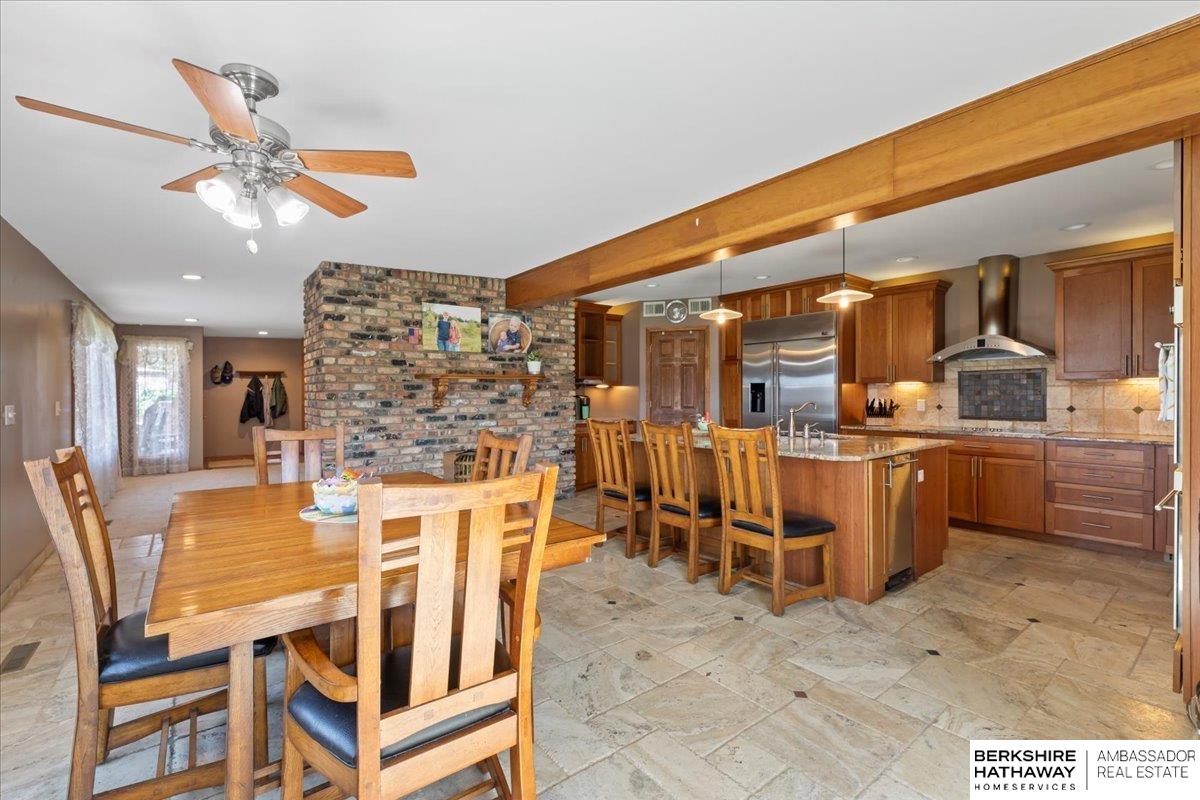 Honey Creek, Iowa 51542, United States, 4 Bedrooms Bedrooms, ,3 BathroomsBathrooms,Residential,Pending,105532