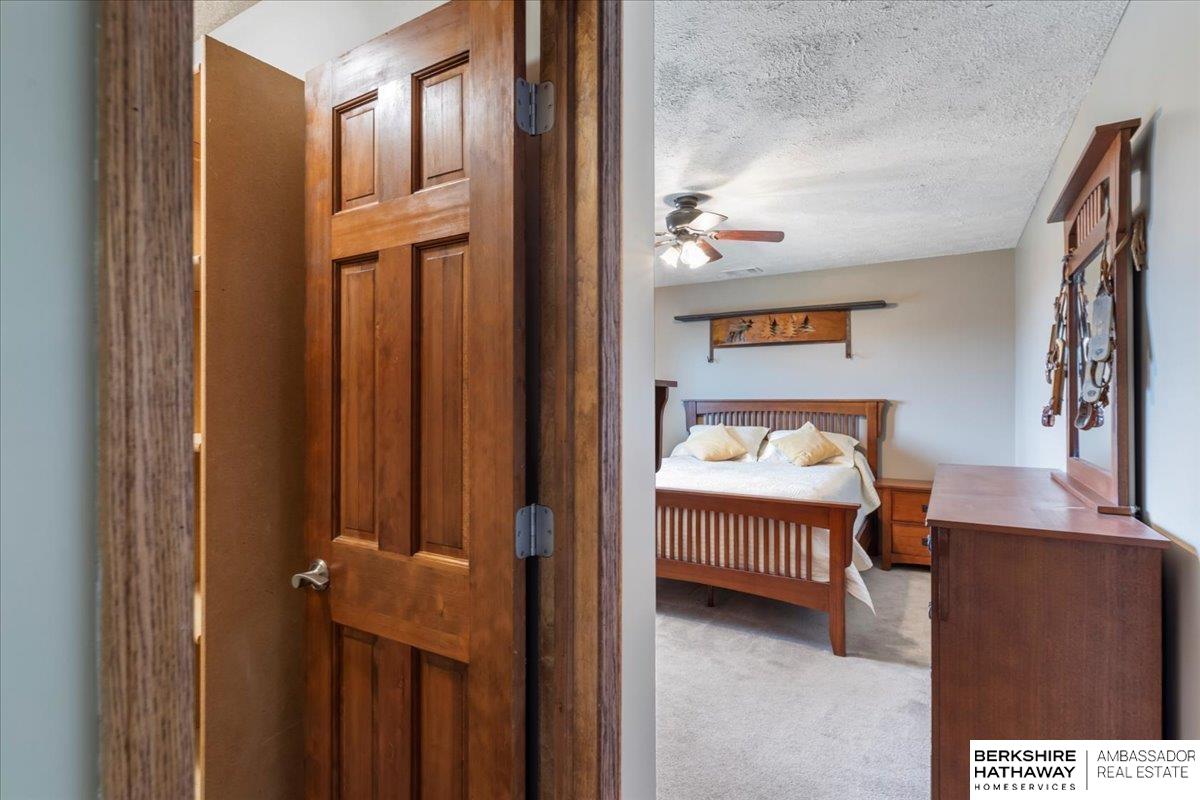 Honey Creek, Iowa 51542, United States, 4 Bedrooms Bedrooms, ,3 BathroomsBathrooms,Residential,Pending,105532