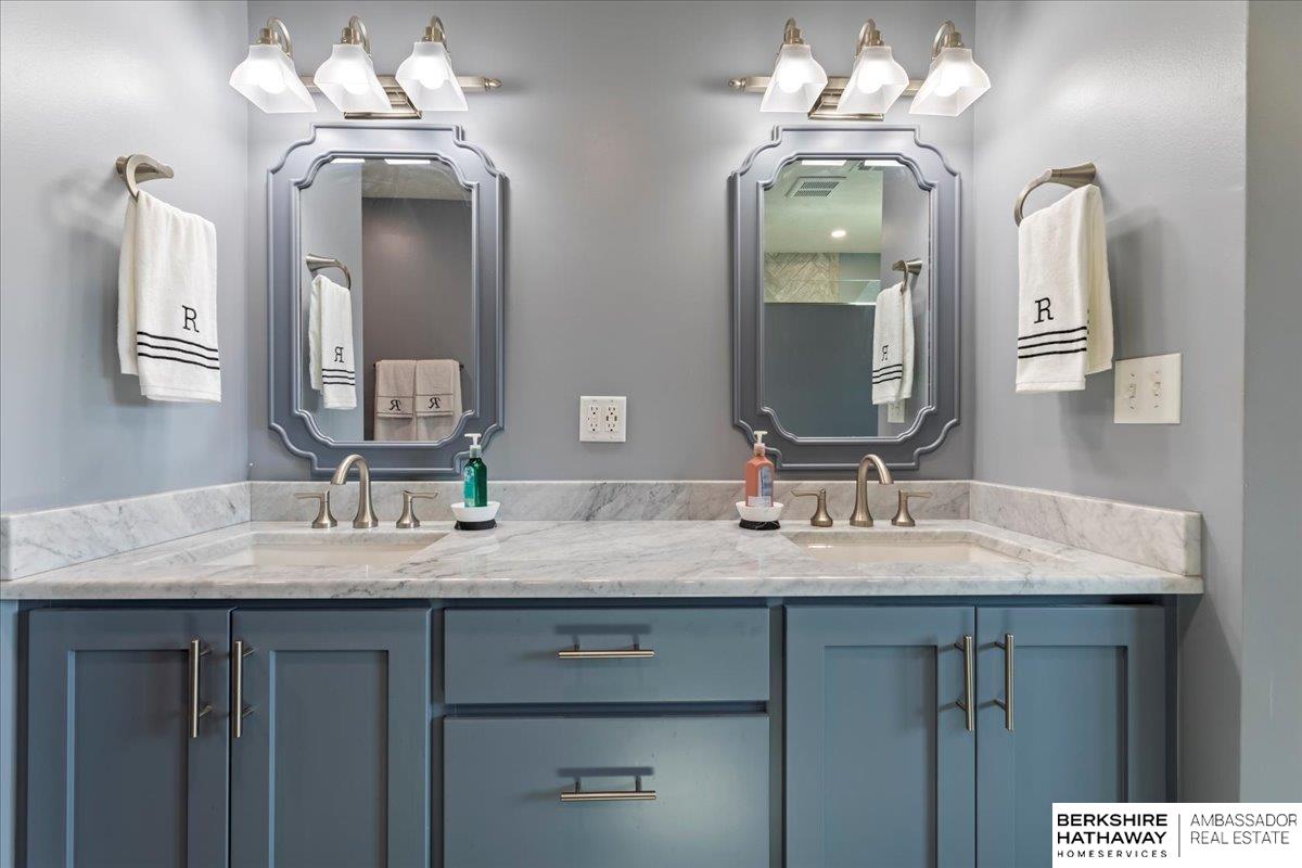 Honey Creek, Iowa 51542, United States, 4 Bedrooms Bedrooms, ,3 BathroomsBathrooms,Residential,Pending,105532