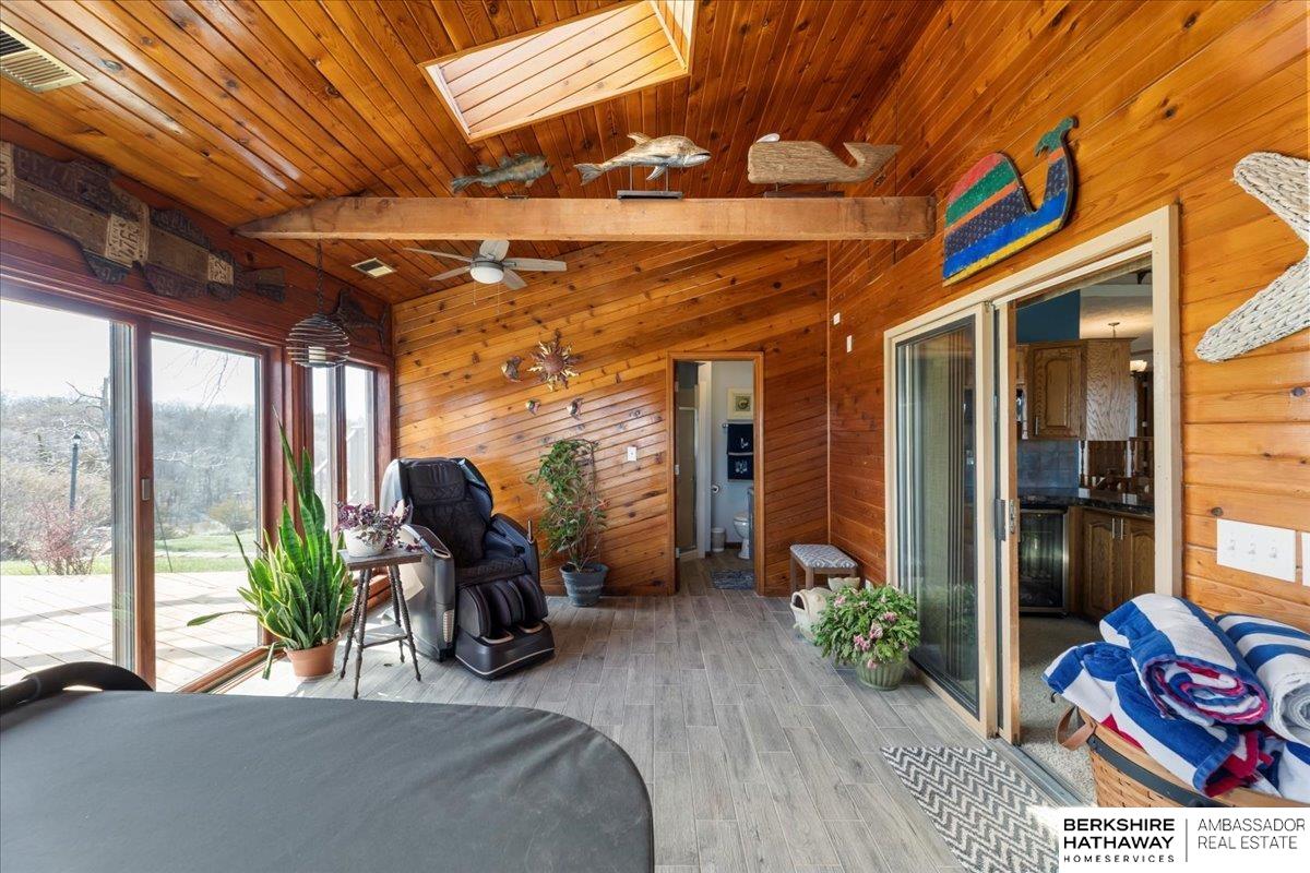 Honey Creek, Iowa 51542, United States, 4 Bedrooms Bedrooms, ,3 BathroomsBathrooms,Residential,Pending,105532