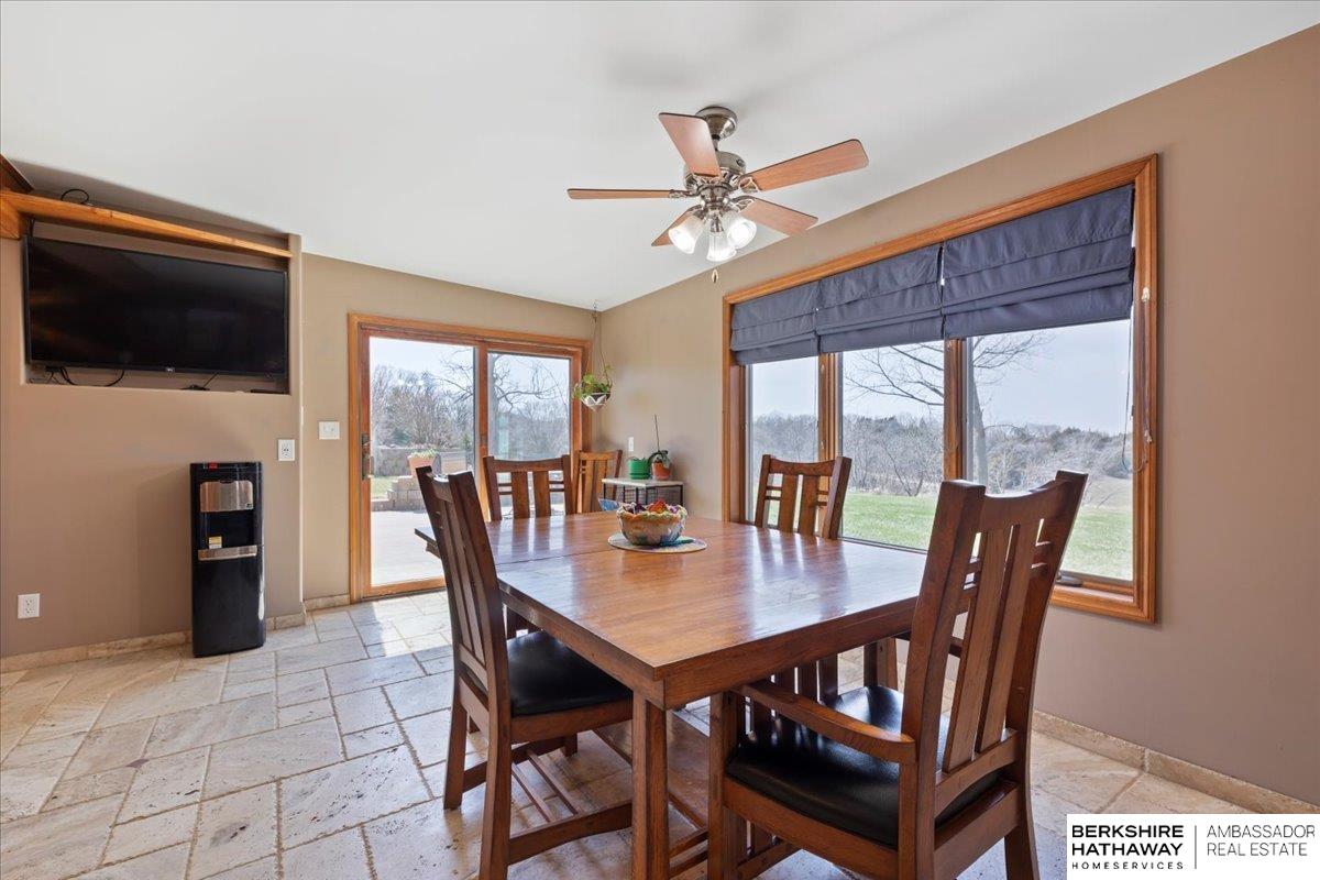 Honey Creek, Iowa 51542, United States, 4 Bedrooms Bedrooms, ,3 BathroomsBathrooms,Residential,Pending,105532