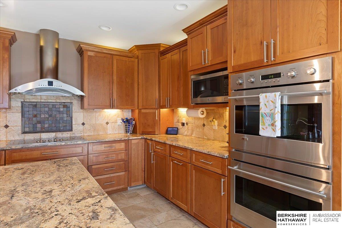 Honey Creek, Iowa 51542, United States, 4 Bedrooms Bedrooms, ,3 BathroomsBathrooms,Residential,Pending,105532