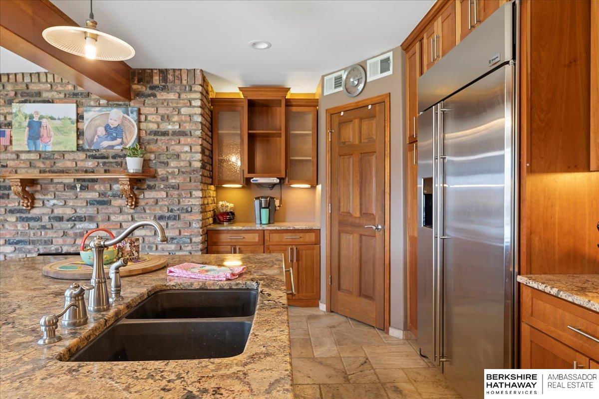 Honey Creek, Iowa 51542, United States, 4 Bedrooms Bedrooms, ,3 BathroomsBathrooms,Residential,Pending,105532