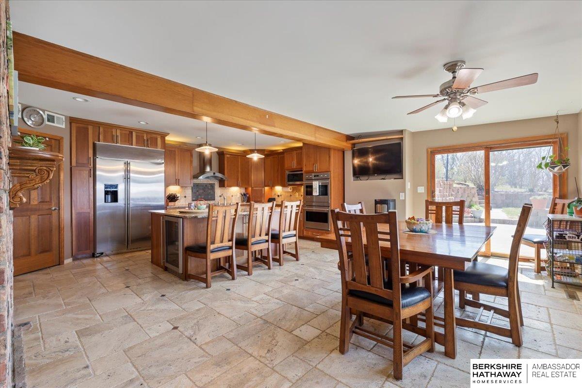 Honey Creek, Iowa 51542, United States, 4 Bedrooms Bedrooms, ,3 BathroomsBathrooms,Residential,Pending,105532