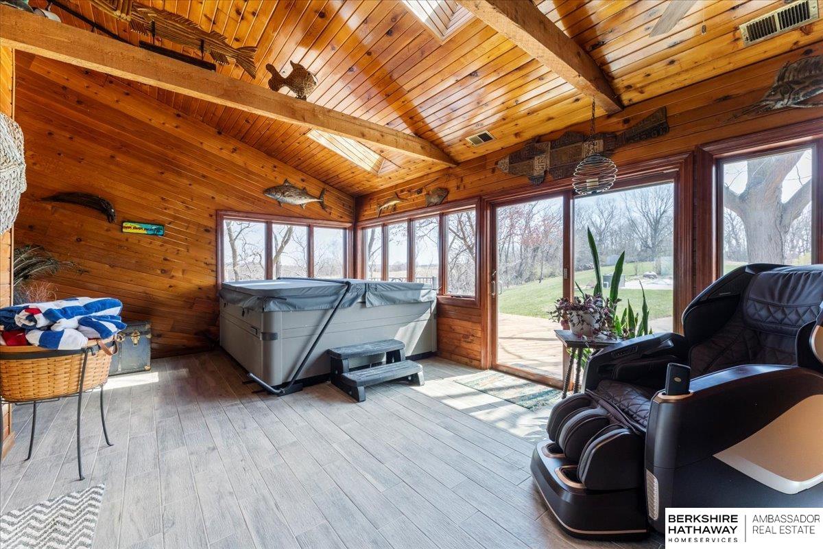 Honey Creek, Iowa 51542, United States, 4 Bedrooms Bedrooms, ,3 BathroomsBathrooms,Residential,Pending,105532