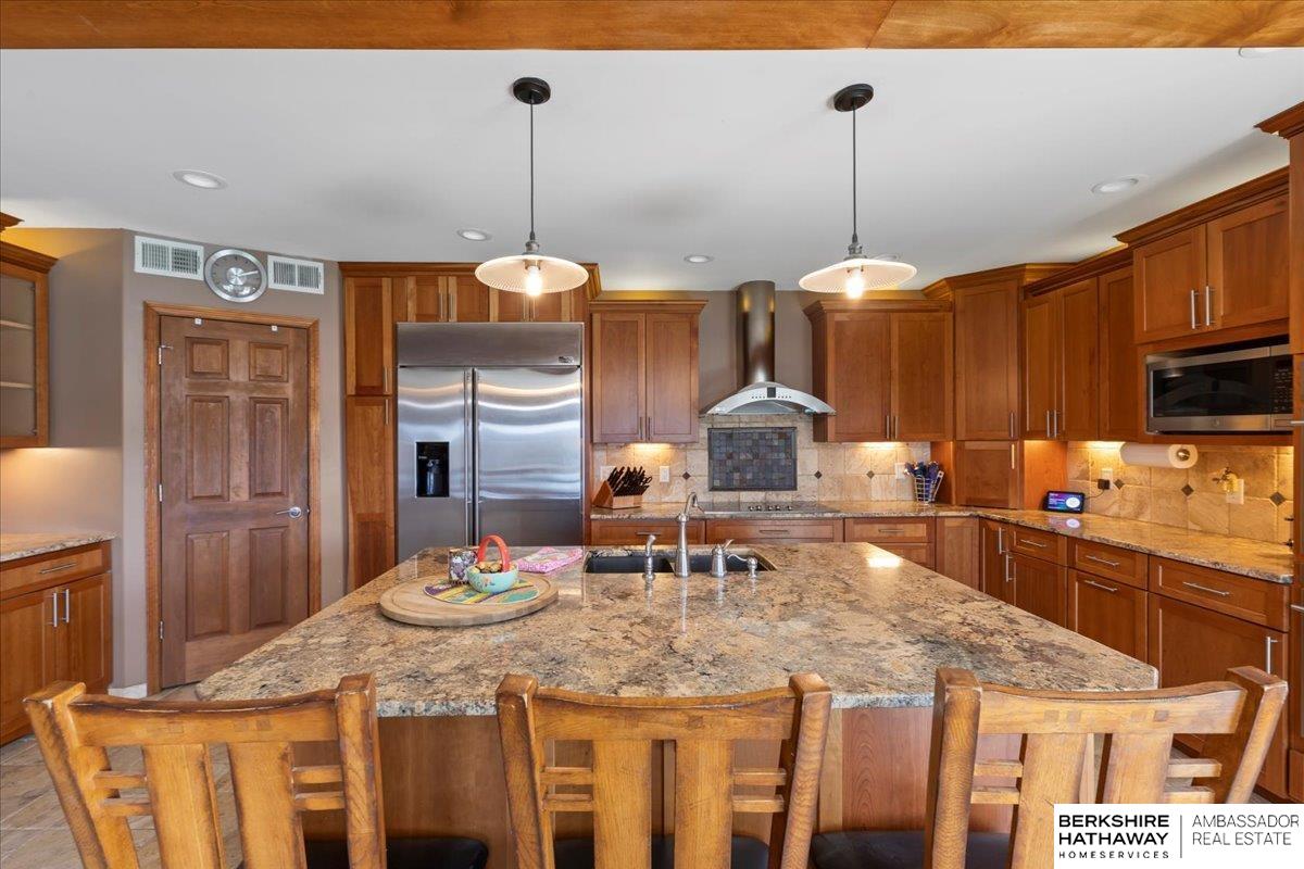 Honey Creek, Iowa 51542, United States, 4 Bedrooms Bedrooms, ,3 BathroomsBathrooms,Residential,Pending,105532