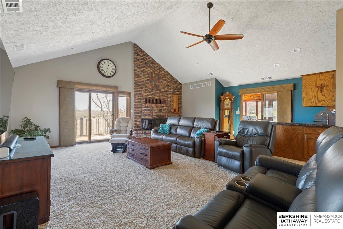 Honey Creek, Iowa 51542, United States, 4 Bedrooms Bedrooms, ,3 BathroomsBathrooms,Residential,Pending,105532