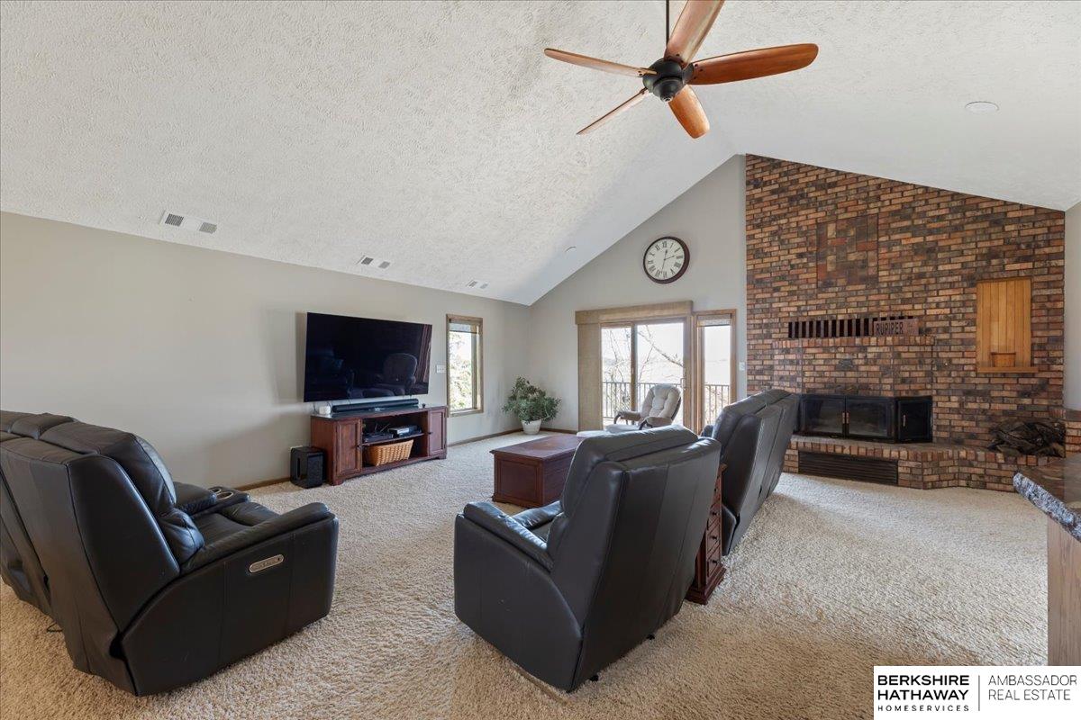 Honey Creek, Iowa 51542, United States, 4 Bedrooms Bedrooms, ,3 BathroomsBathrooms,Residential,Pending,105532