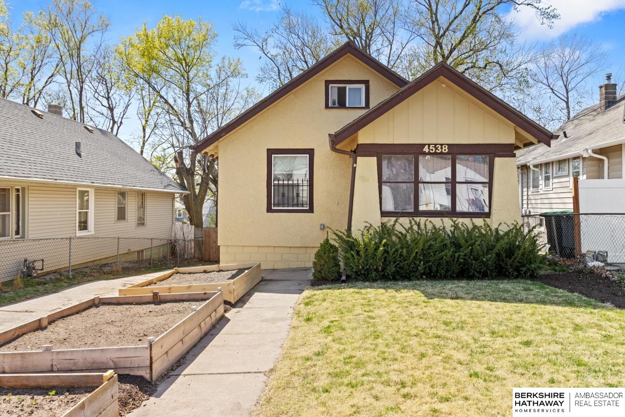 Omaha, Nebraska 68111, United States, 2 Bedrooms Bedrooms, ,1 BathroomBathrooms,Residential,Pending,111030