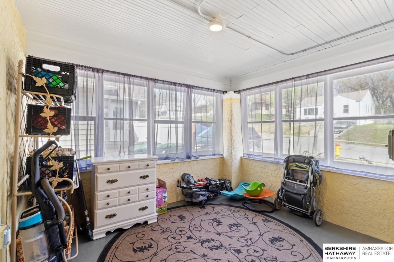 Omaha, Nebraska 68111, United States, 2 Bedrooms Bedrooms, ,1 BathroomBathrooms,Residential,Pending,111030