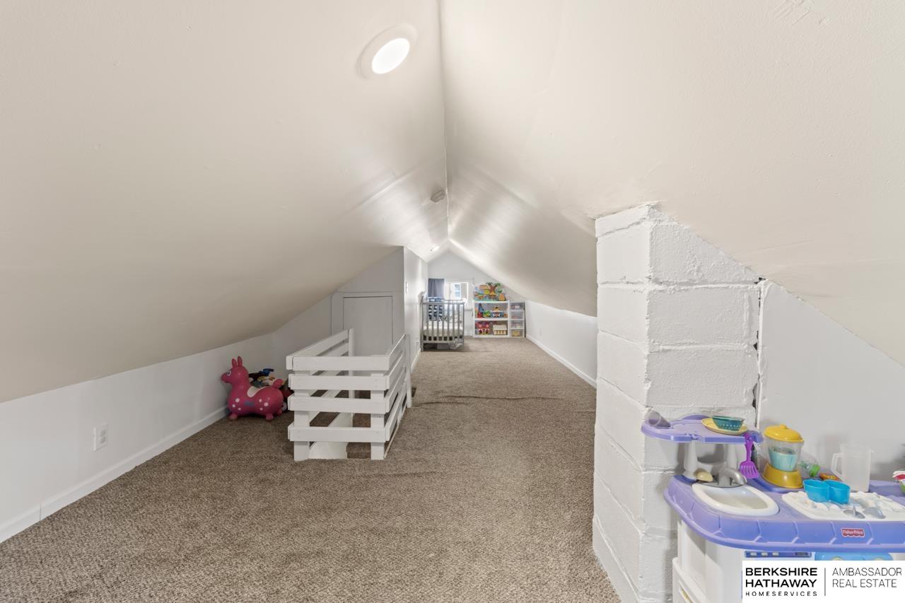 Omaha, Nebraska 68111, United States, 2 Bedrooms Bedrooms, ,1 BathroomBathrooms,Residential,Pending,111030