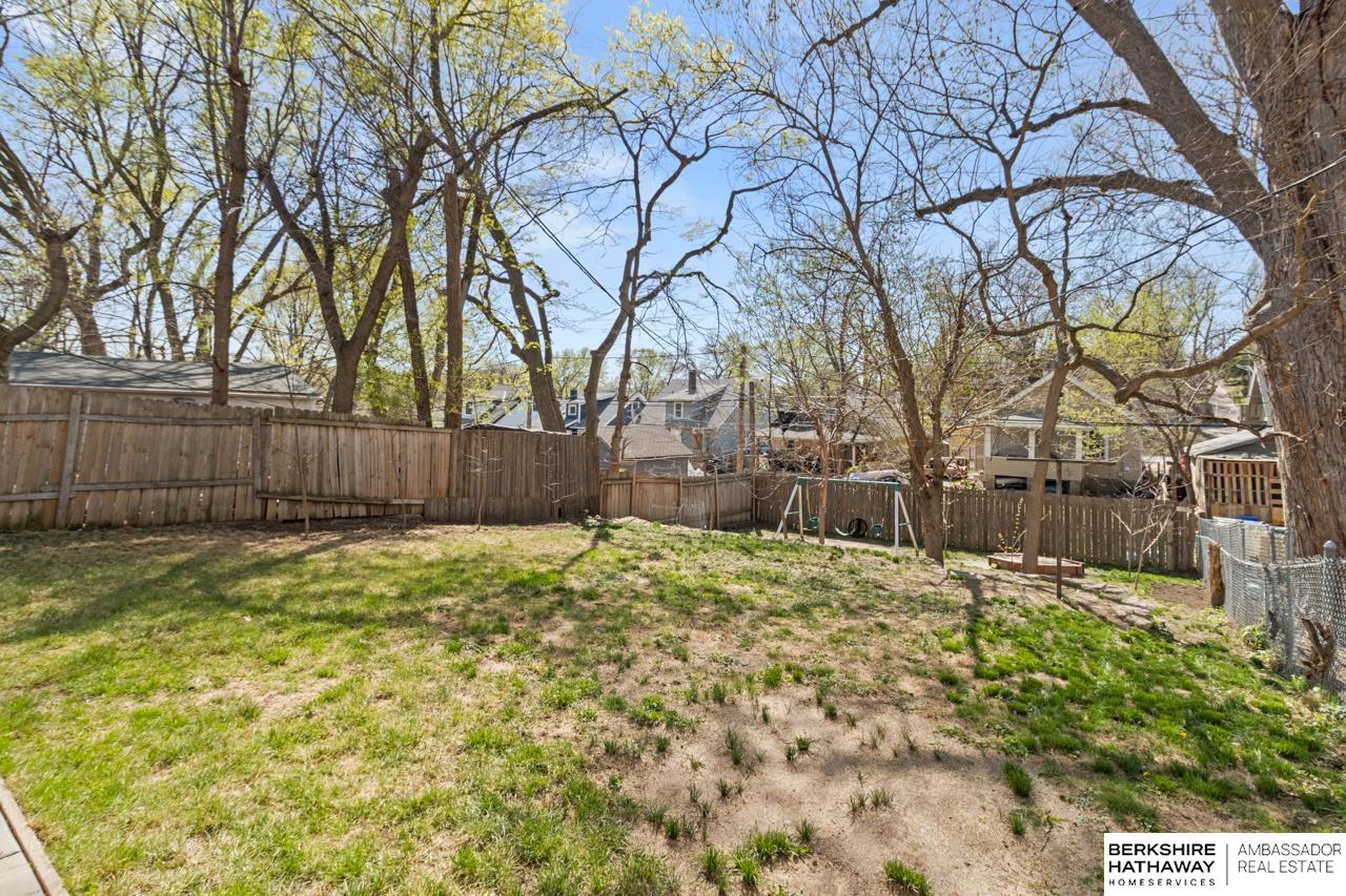 Omaha, Nebraska 68111, United States, 2 Bedrooms Bedrooms, ,1 BathroomBathrooms,Residential,Pending,111030