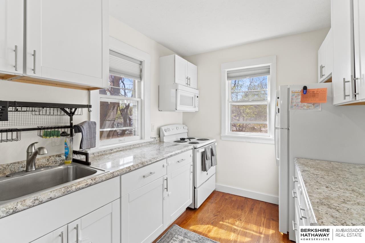 Omaha, Nebraska 68111, United States, 2 Bedrooms Bedrooms, ,1 BathroomBathrooms,Residential,Pending,111030