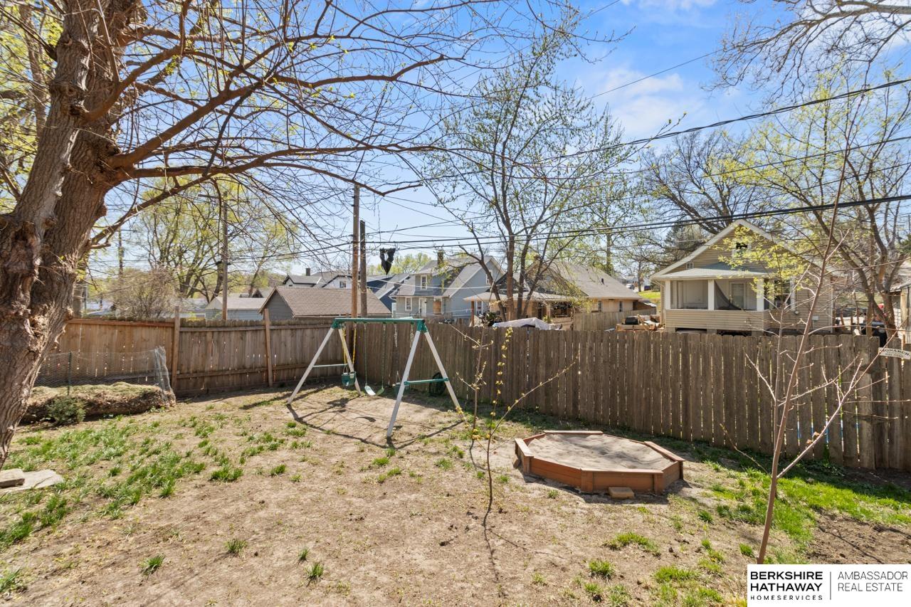 Omaha, Nebraska 68111, United States, 2 Bedrooms Bedrooms, ,1 BathroomBathrooms,Residential,Pending,111030